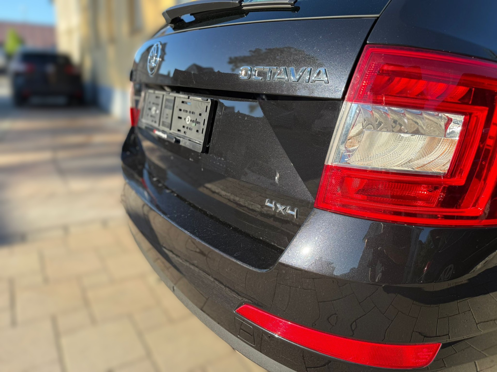 SKODA Octavia Combi 1.8 TSI Style 4x4 DSG-image-5