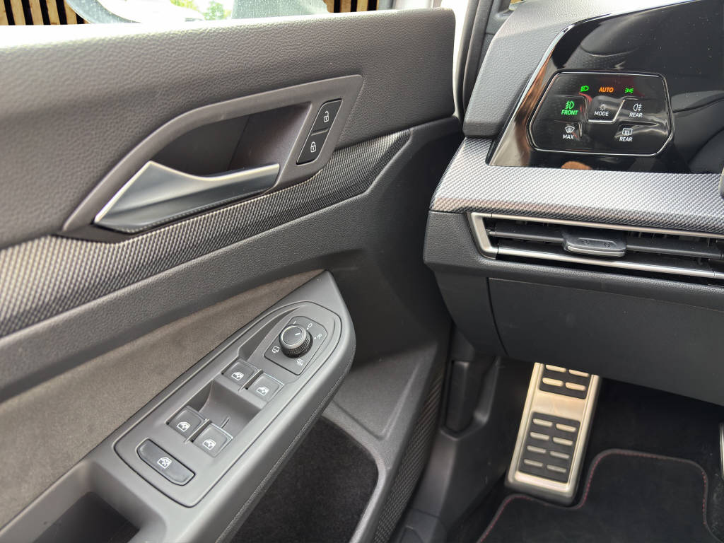 VW Golf VIII 2.0 TSI GTI DSG-image-12