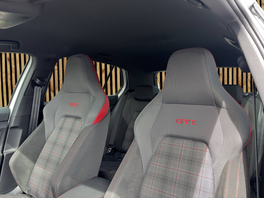 VW Golf VIII 2.0 TSI GTI DSG-image-13