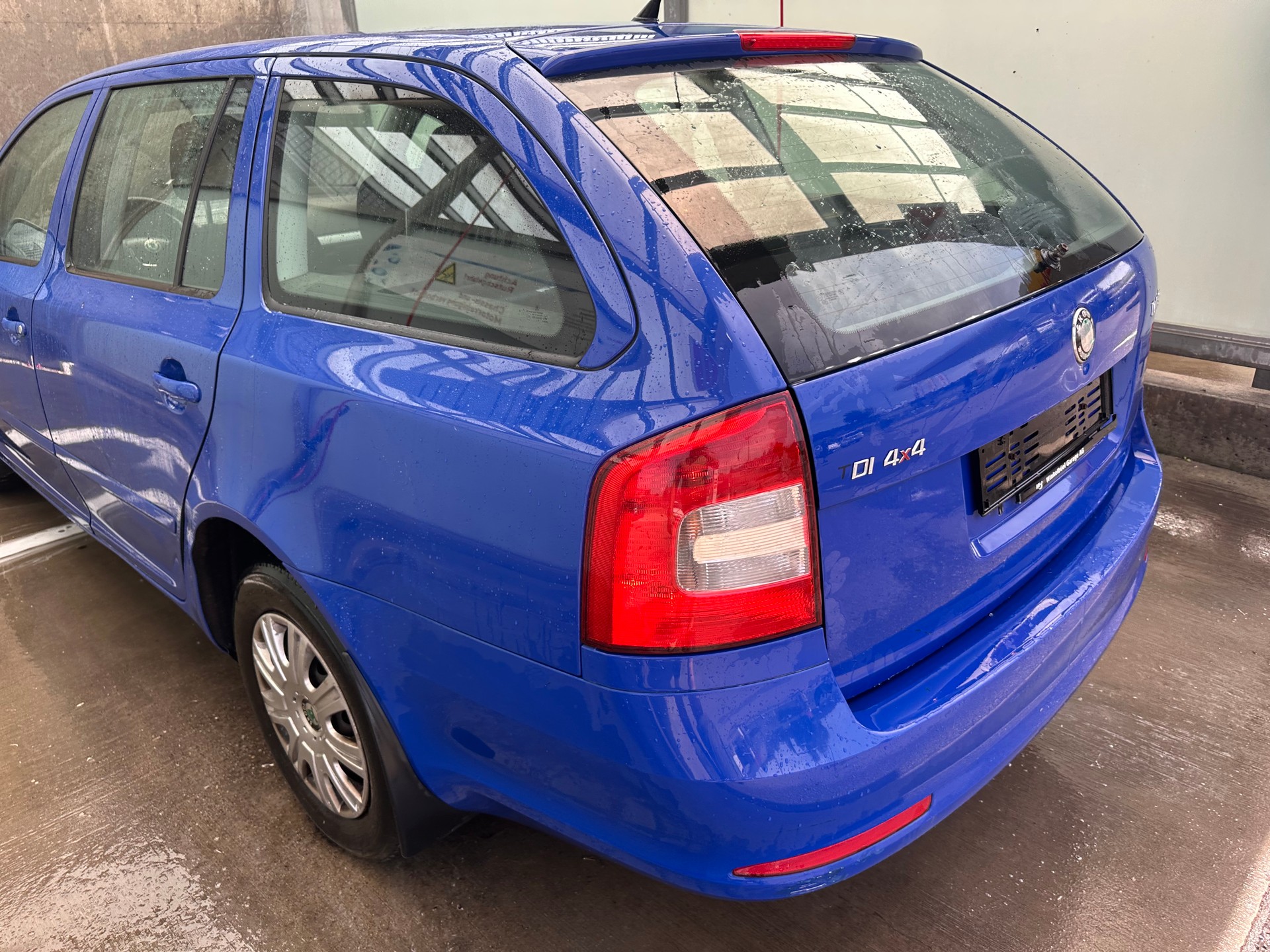 SKODA Octavia Combi 1.9 TDI Swiss Adventure 4x4-image-5