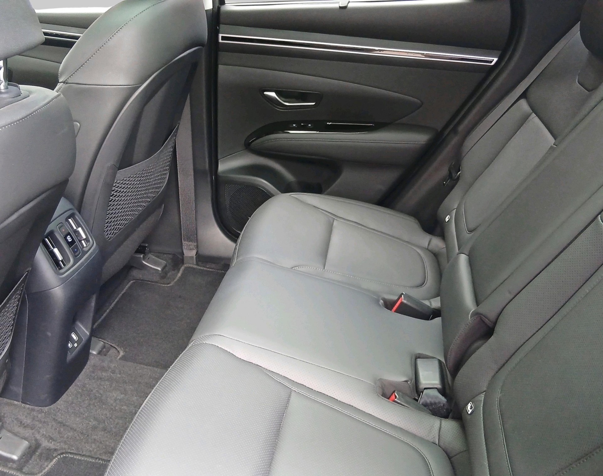 HYUNDAI Tucson 1.6 T-GDi PHEV Amplia 4-image-3