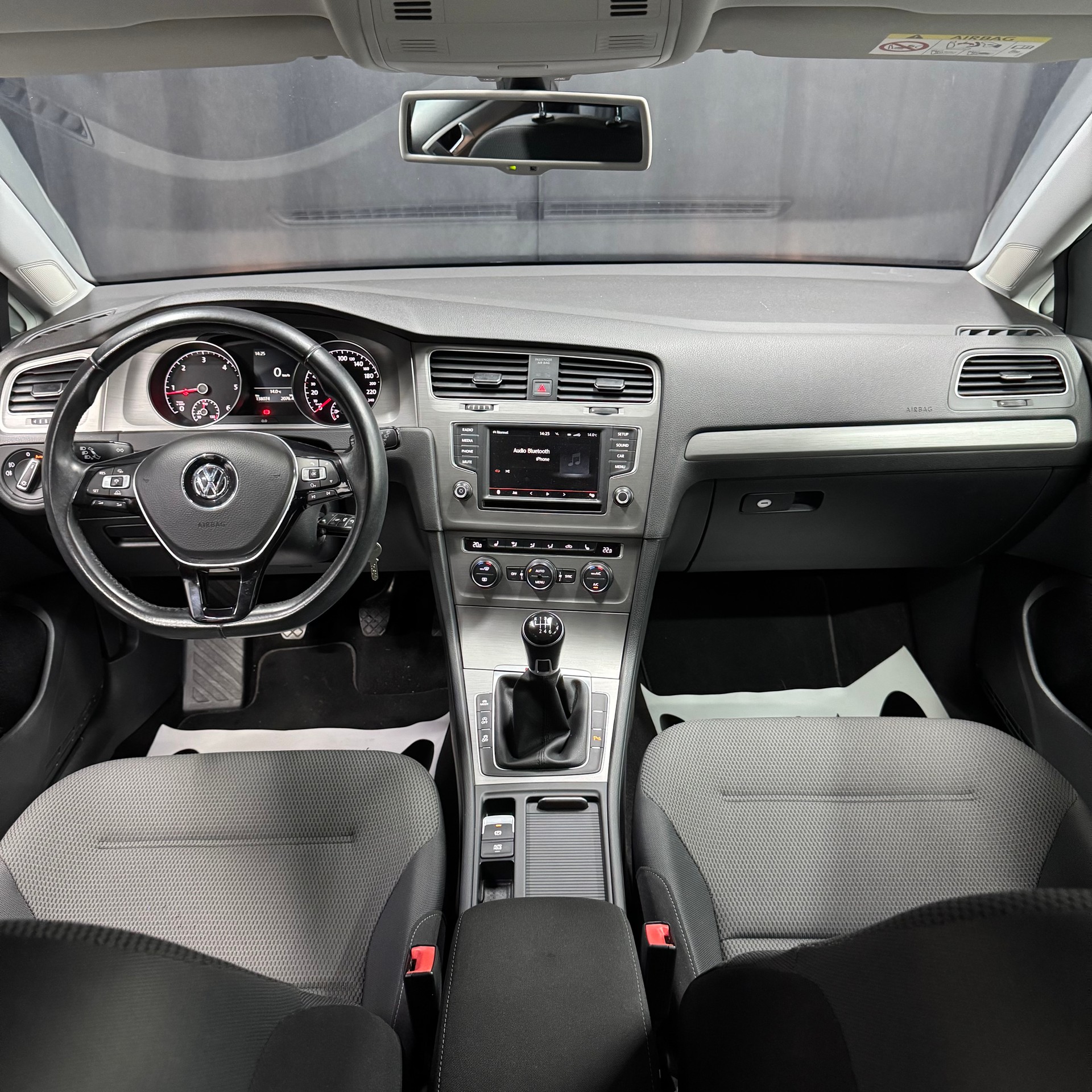 VW Golf 2.0 TDI Comfortline 4Motion-image-10