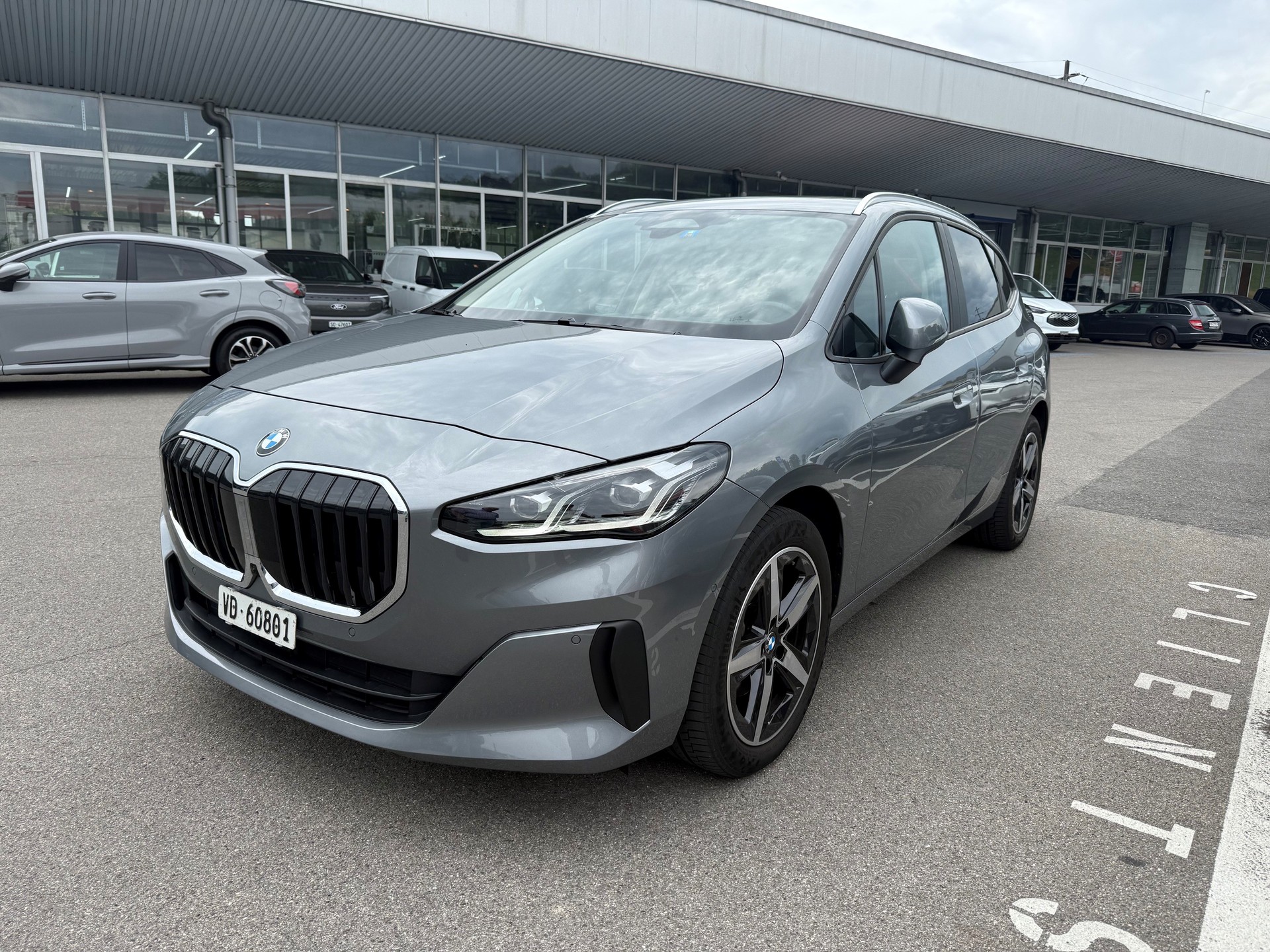 BMW 218d paddles-image-0