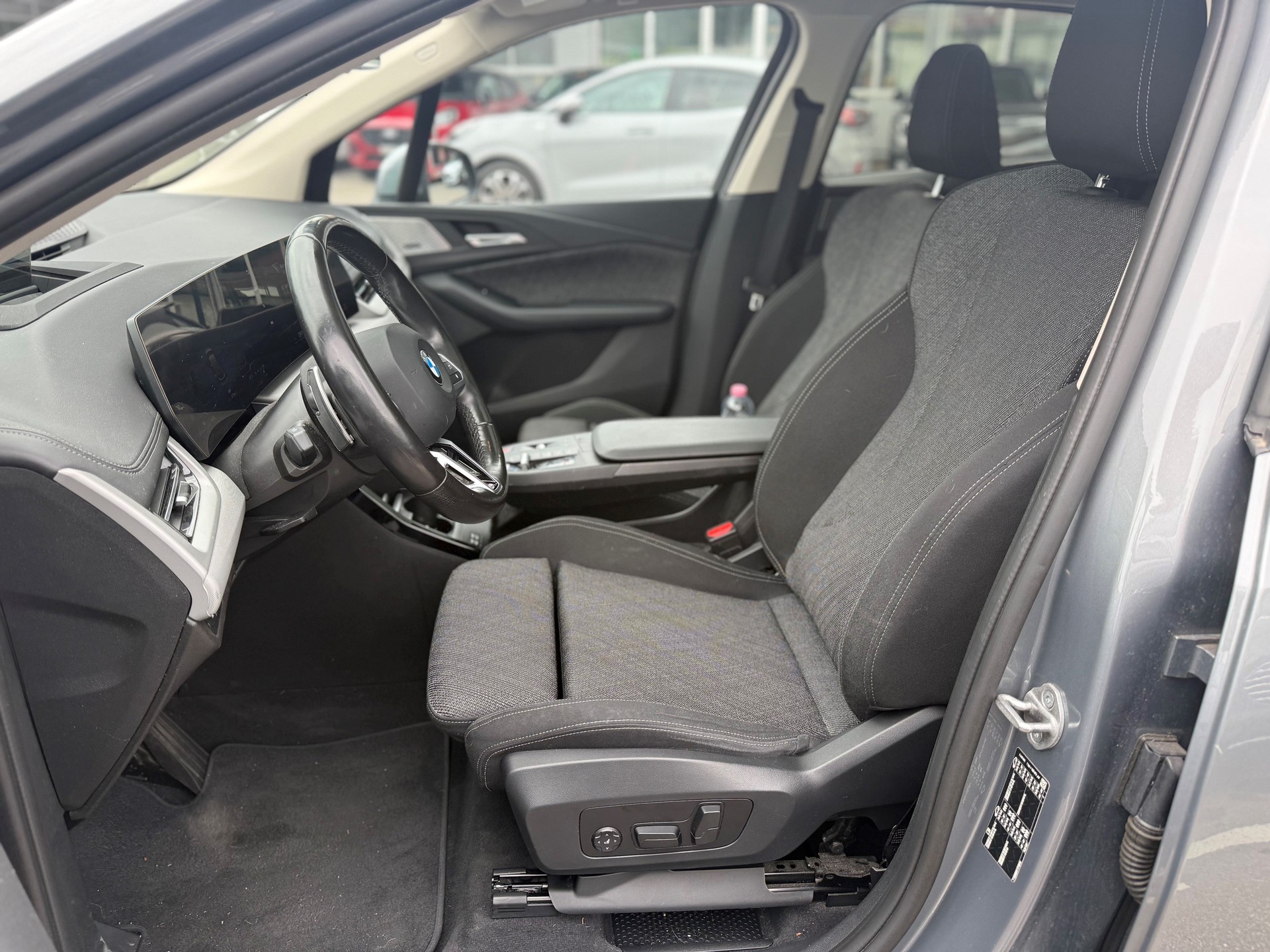 BMW 218d paddles-image-5