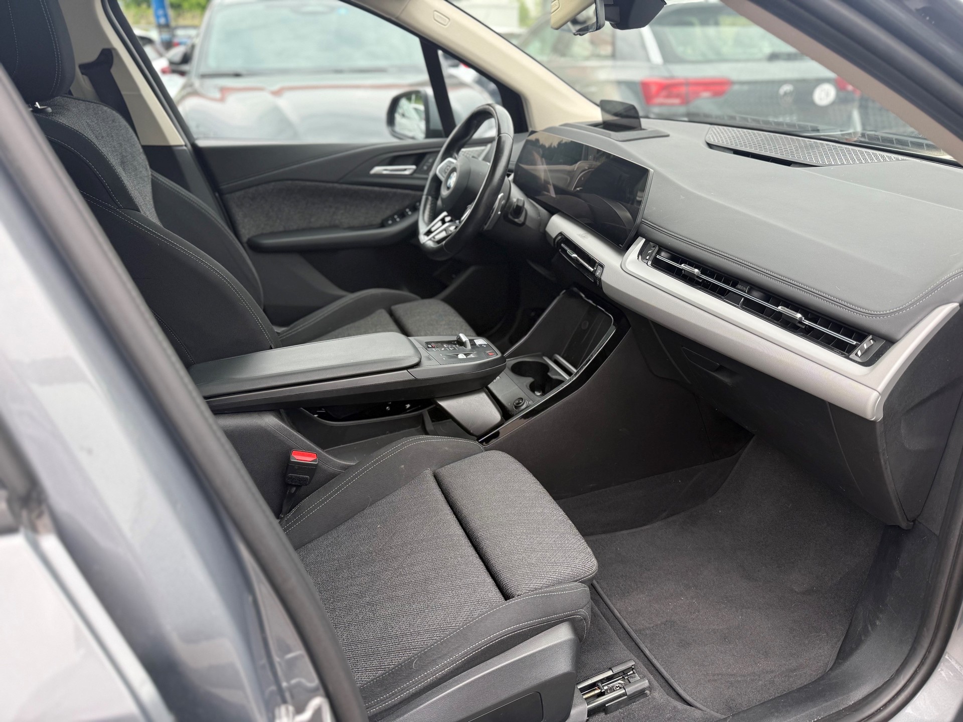 BMW 218d paddles-image-4