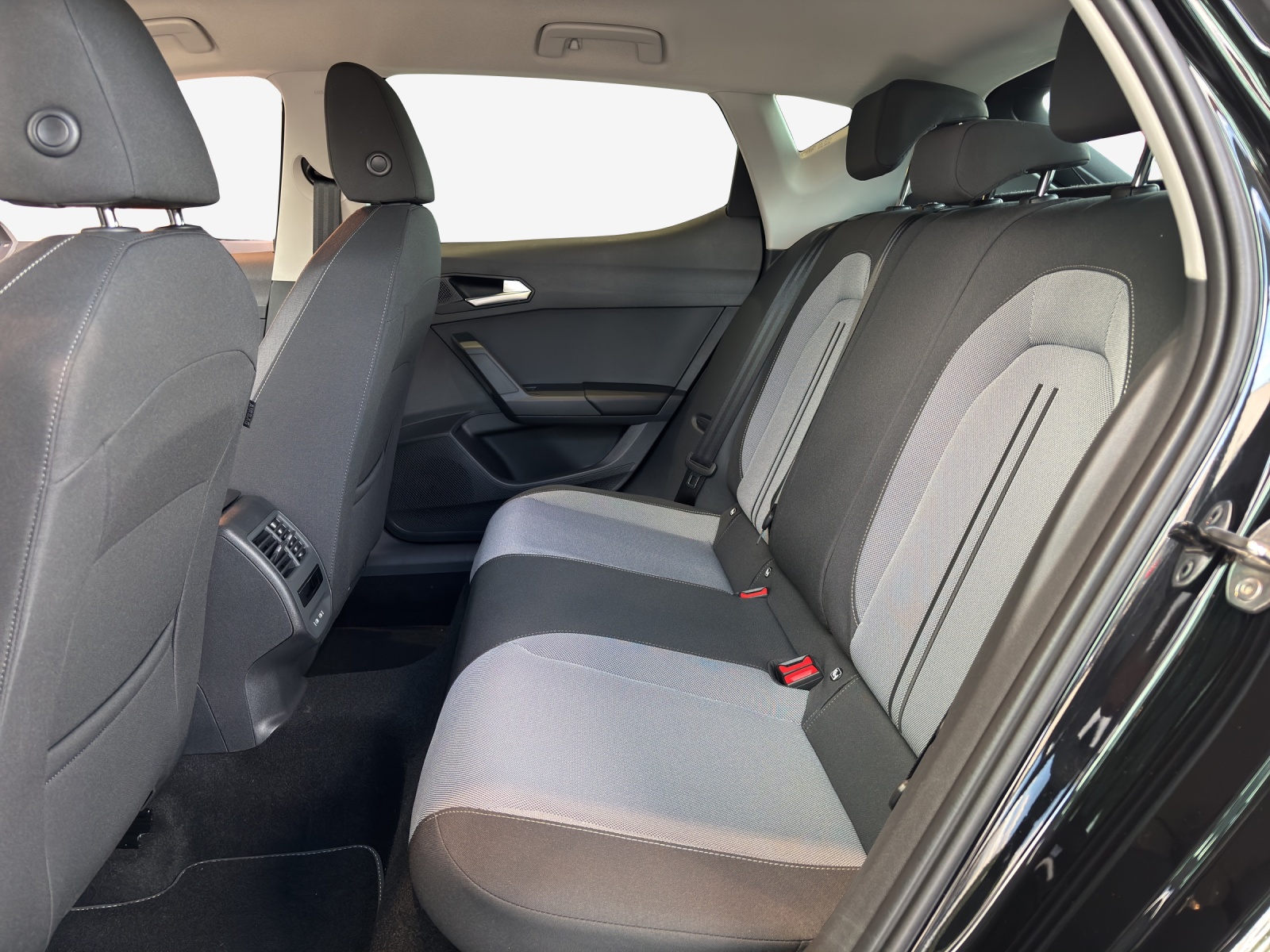 SEAT Leon 1.5 eTSI mHEV DSG Go-image-10