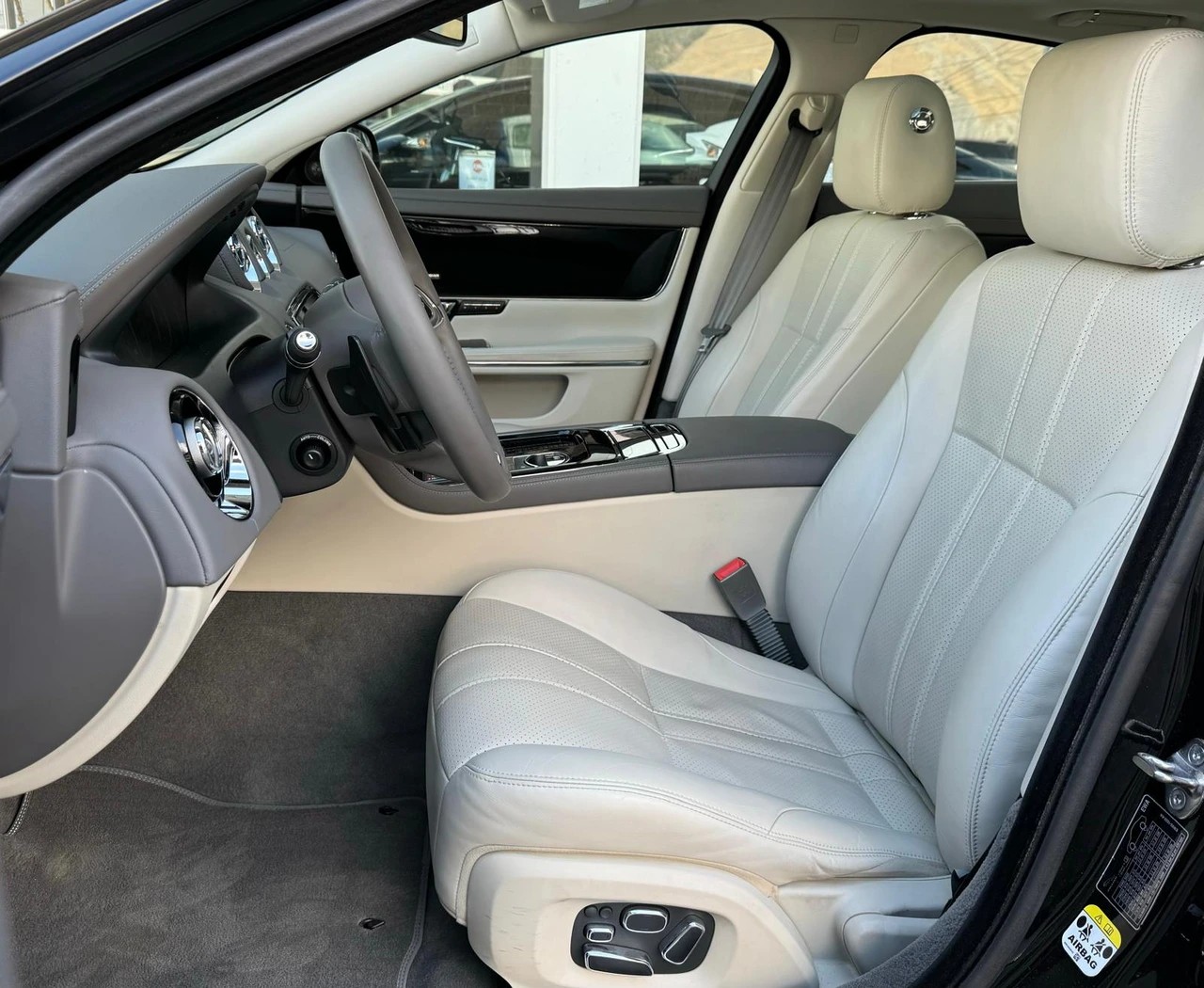 JAGUAR XJ 3.0 V6 S/C Premium Luxury Automatic AWD-image-7