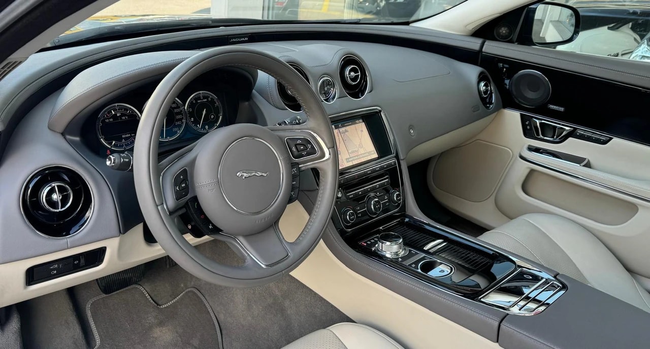 JAGUAR XJ 3.0 V6 S/C Premium Luxury Automatic AWD-image-6