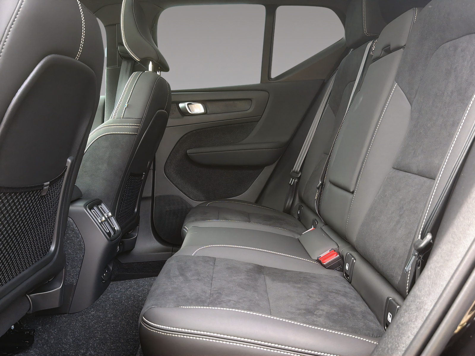 VOLVO EX40 Twin Black Edition AWD-image-18
