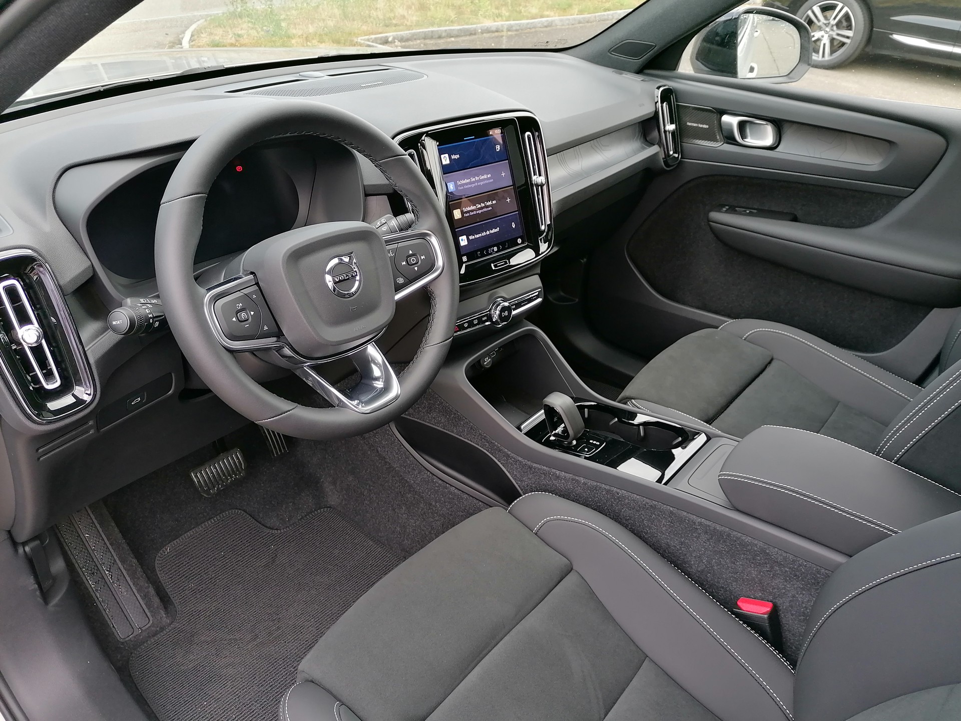 VOLVO EX40 Twin Black Edition AWD-image-7
