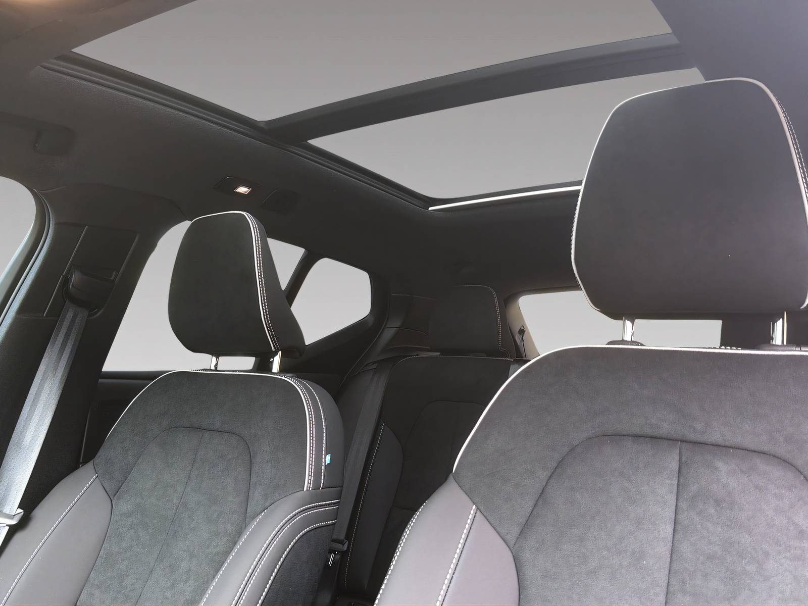 VOLVO EX40 Twin Black Edition AWD-image-7