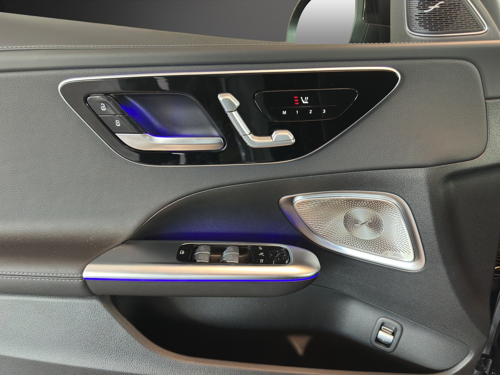 MERCEDES-BENZ C 300 4 Matic-image-12