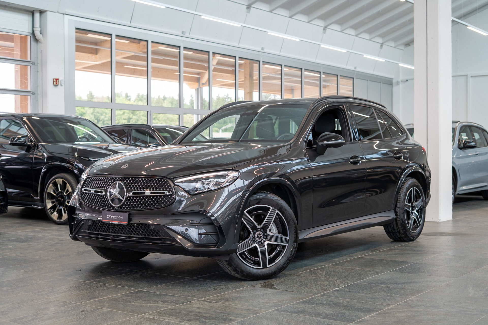 MERCEDES-BENZ GLC 300 d AMG Line 4matic / Rückfahrkamera / el.Sitze / Ambientebeleuchtung-image-0