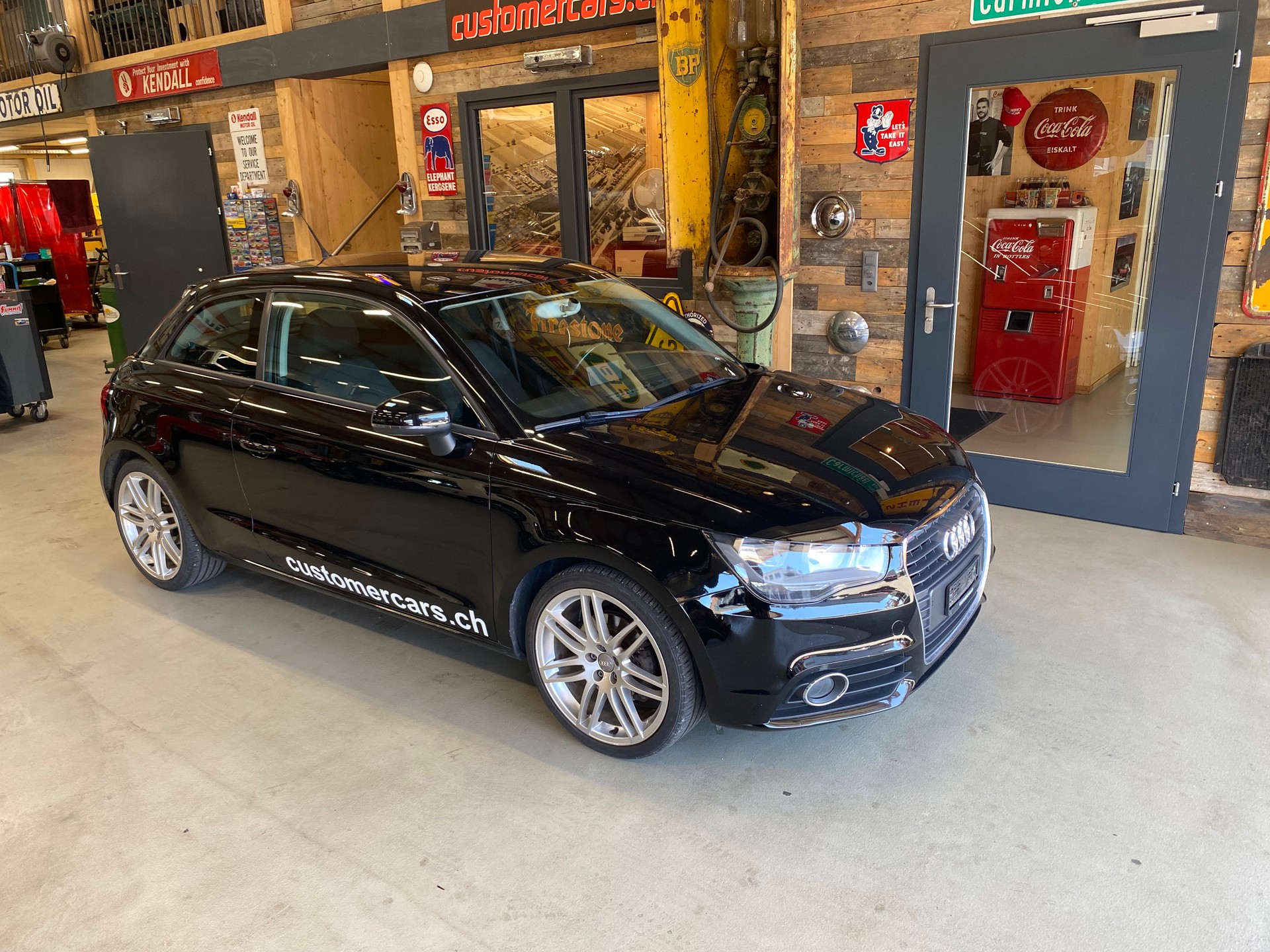 AUDI A1 1.6 TDI Ambition-image-4