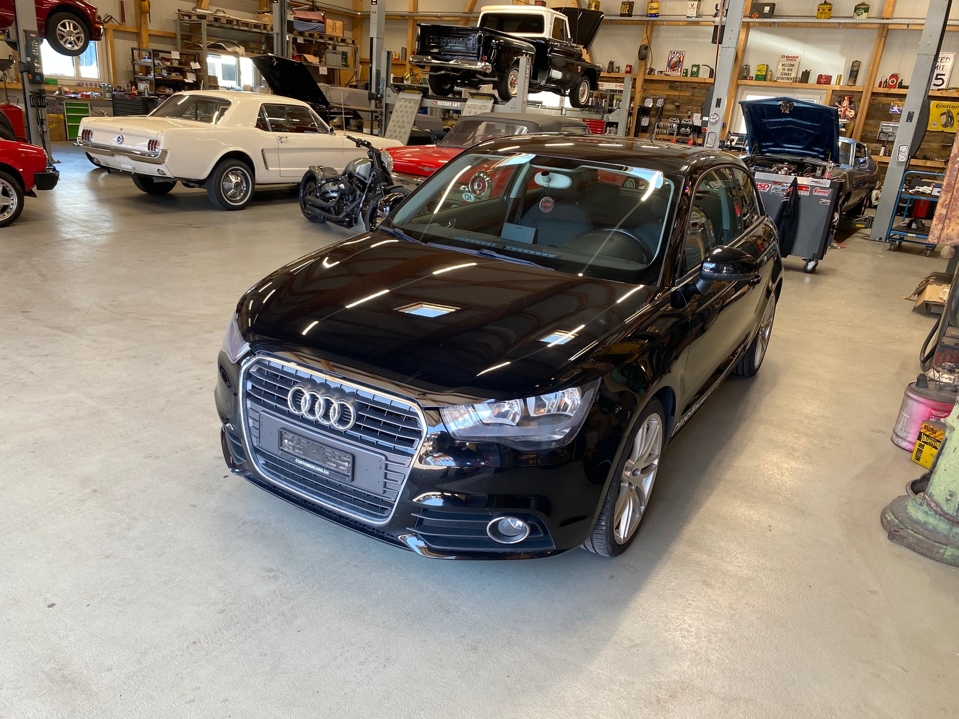 AUDI A1 1.6 TDI Ambition-image-6