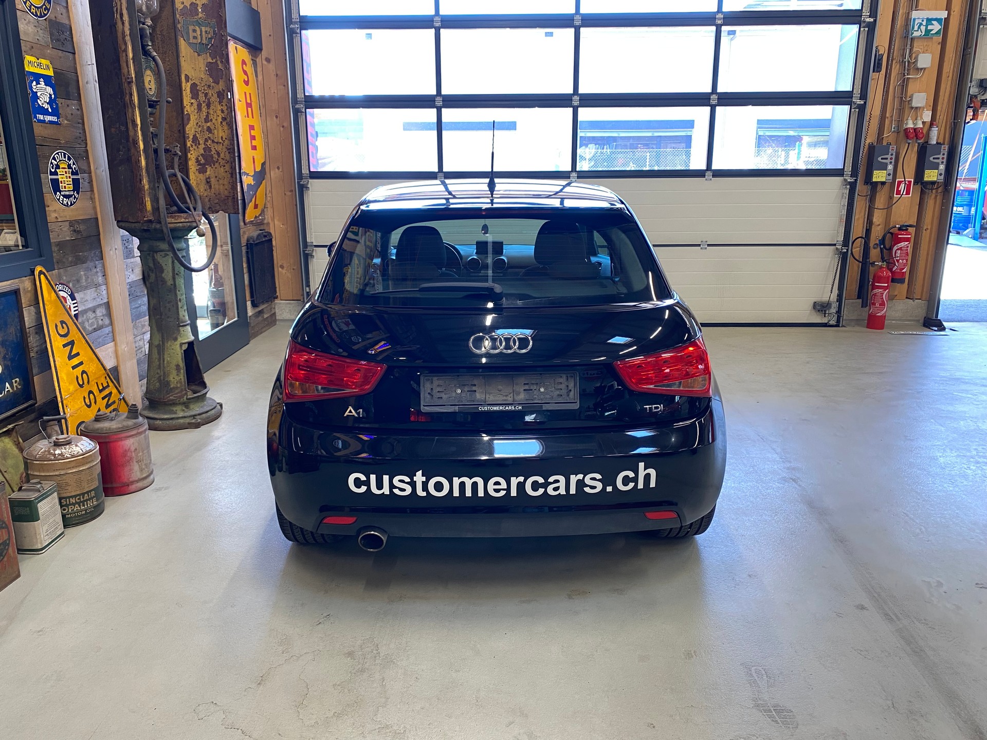 AUDI A1 1.6 TDI Ambition-image-2