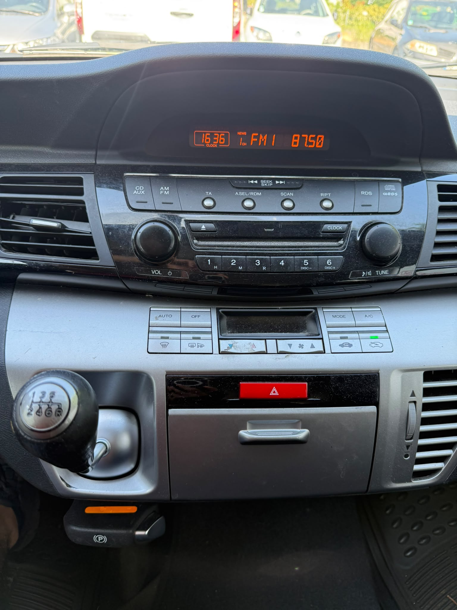 HONDA FR-V 2.0 Executive-image-9