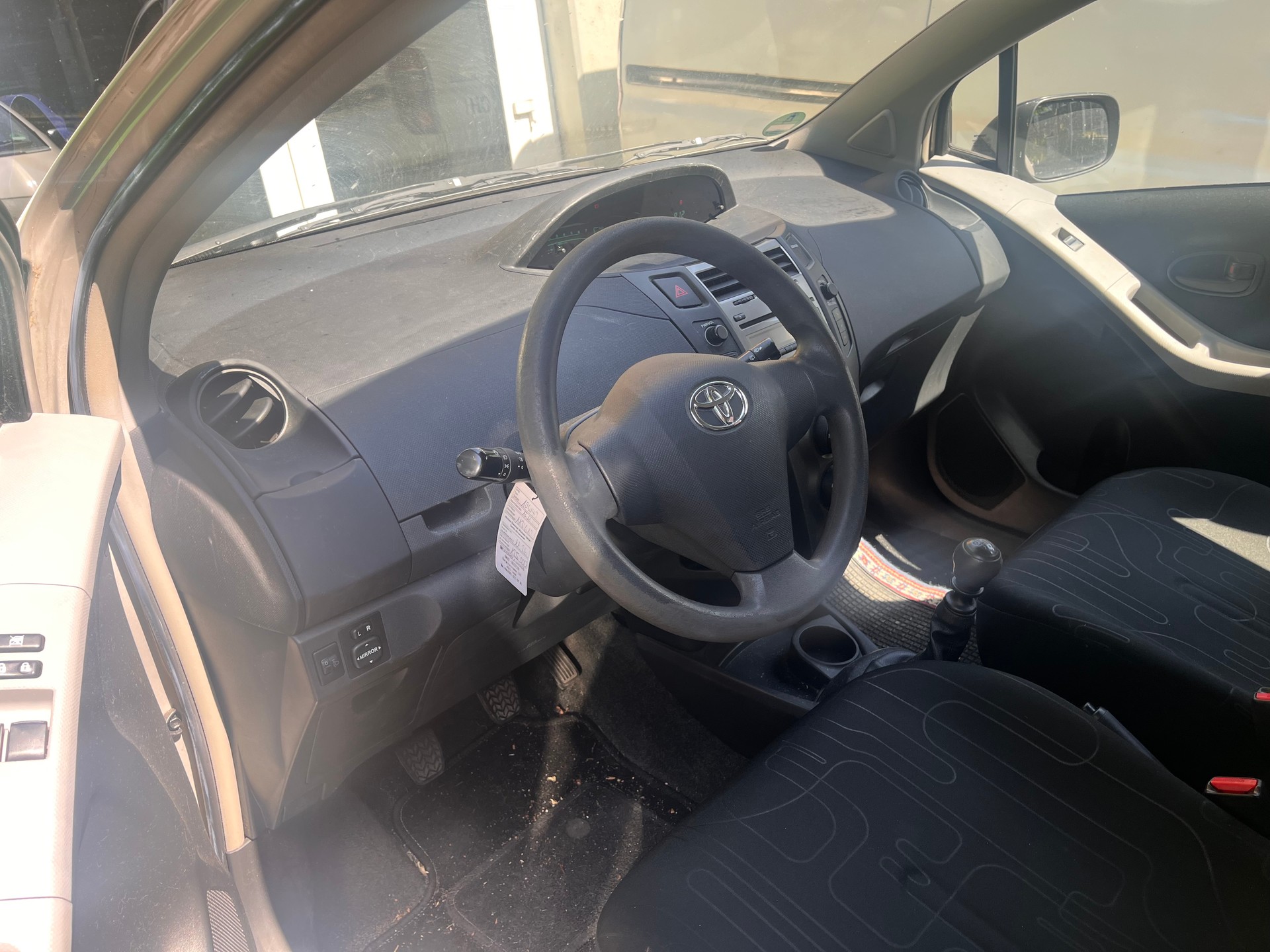 TOYOTA YARIS-image-3