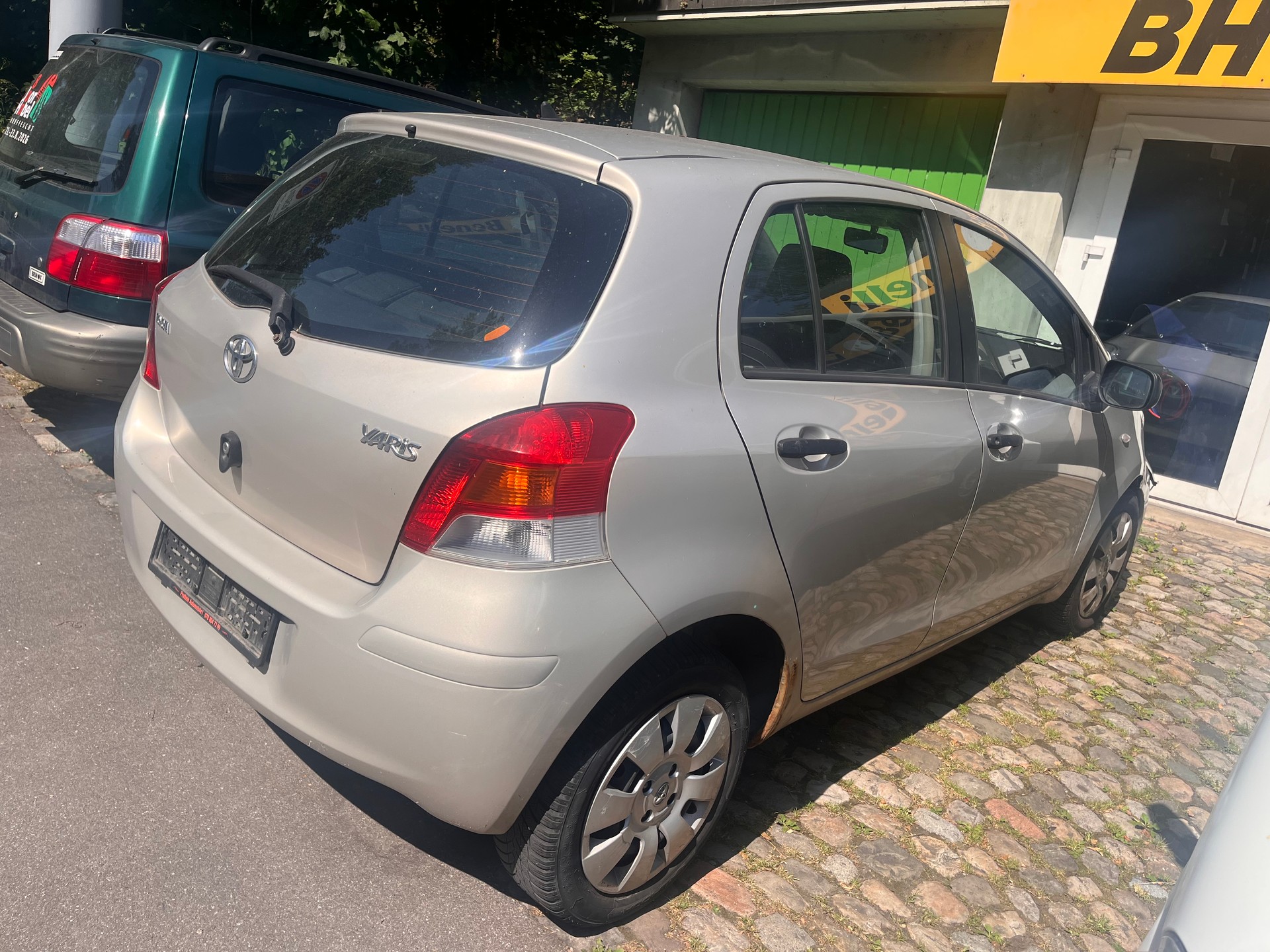 TOYOTA YARIS-image-2