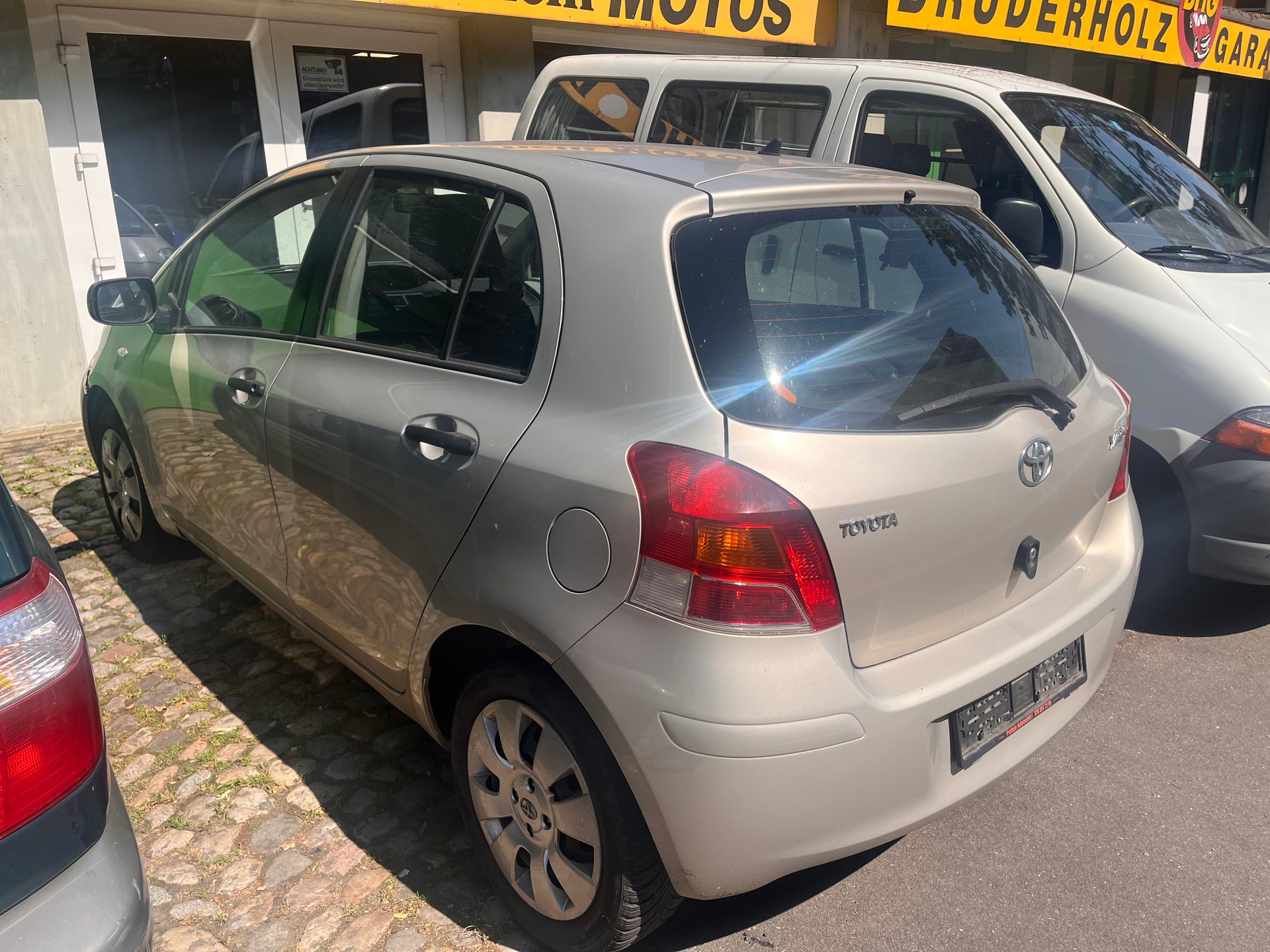 TOYOTA YARIS-image-4
