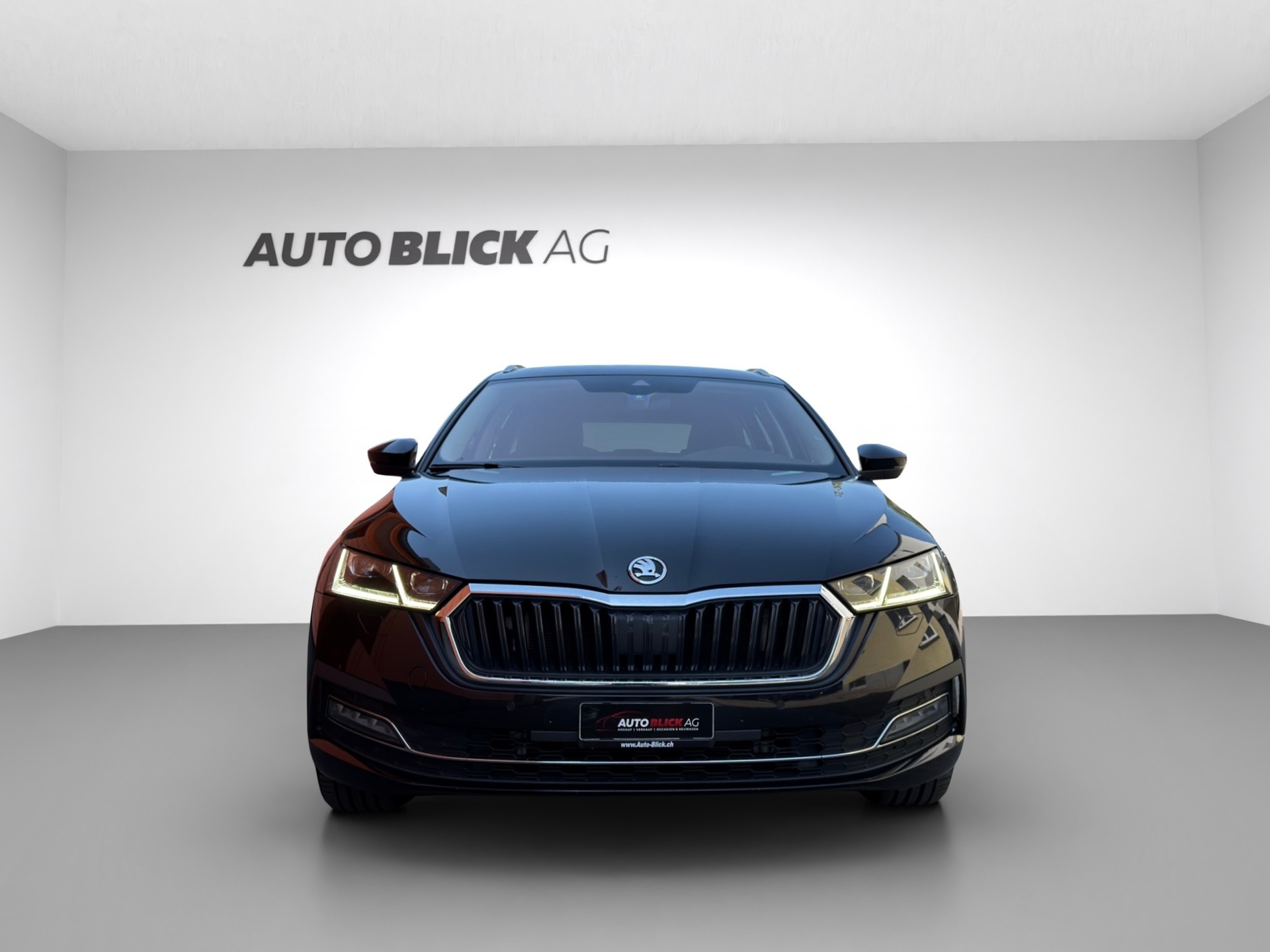 SKODA Octavia Combi 2.0 TDI DSG Style 4x4-image-2