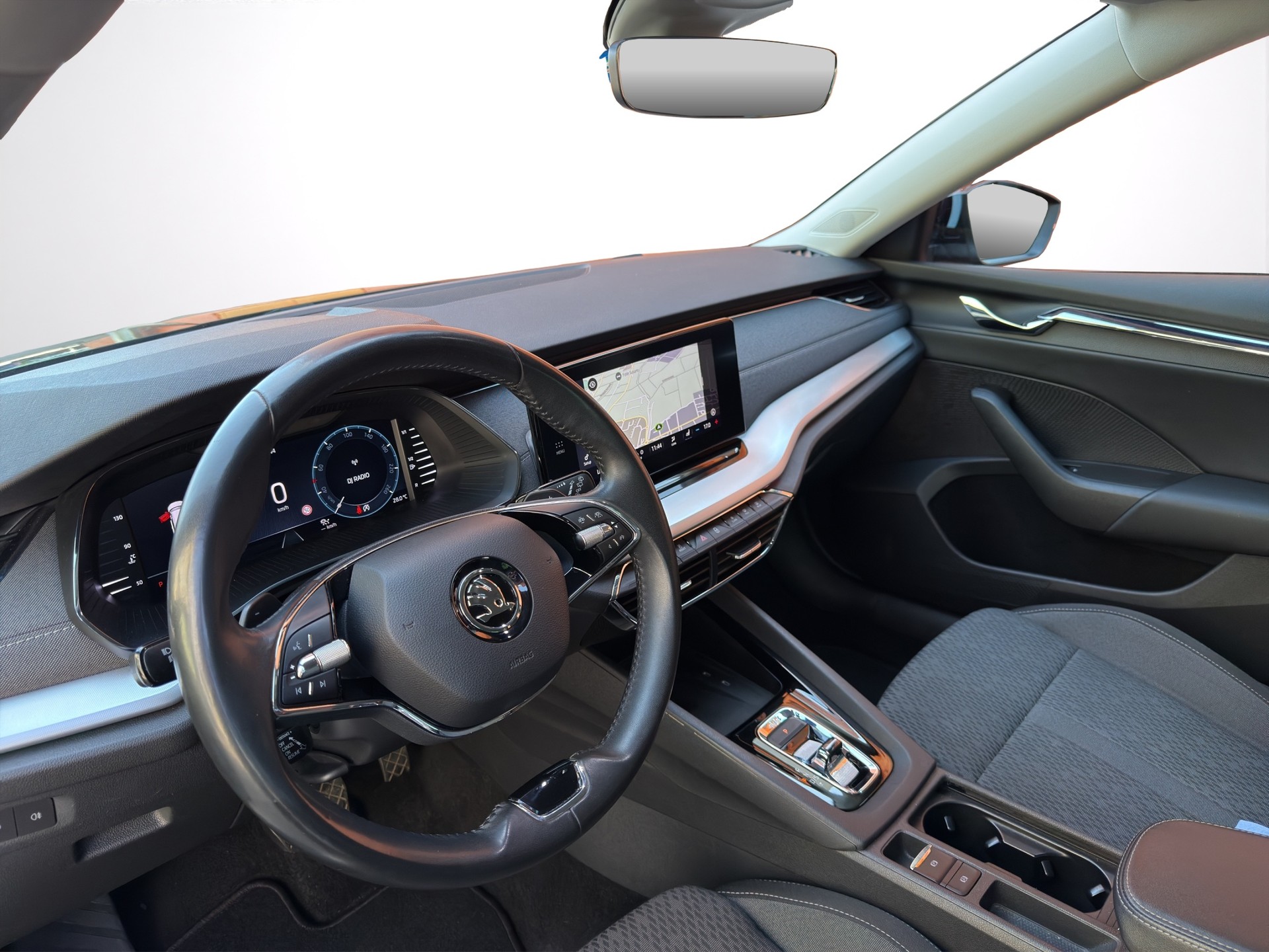 SKODA Octavia Combi 2.0 TDI DSG Style 4x4-image-10