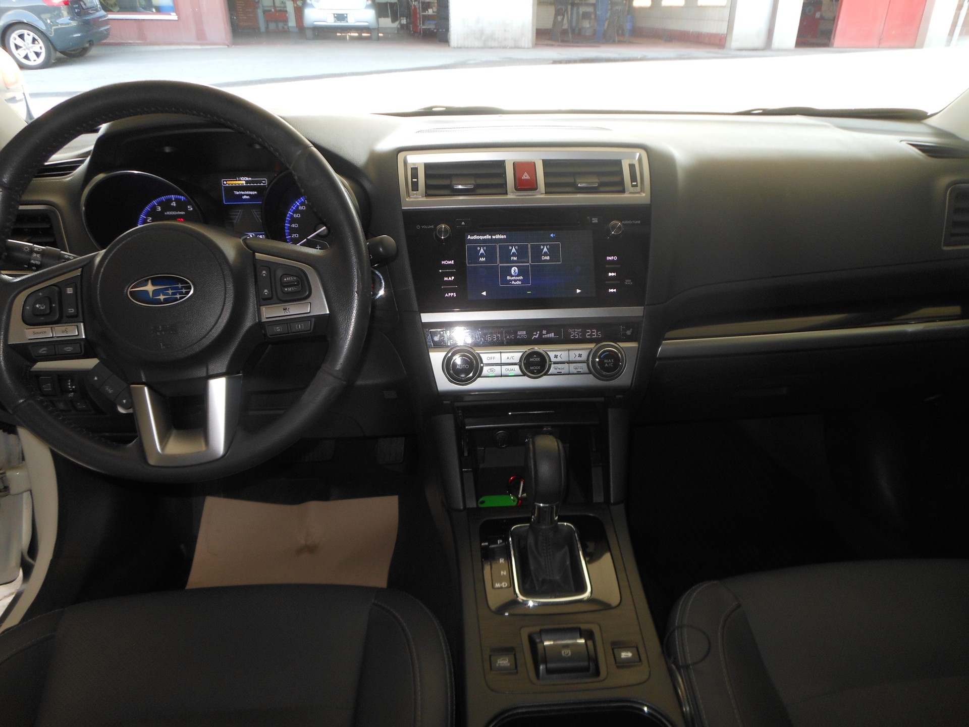 SUBARU Outback 2.5i Luxury AWD Lineartronic-image-9