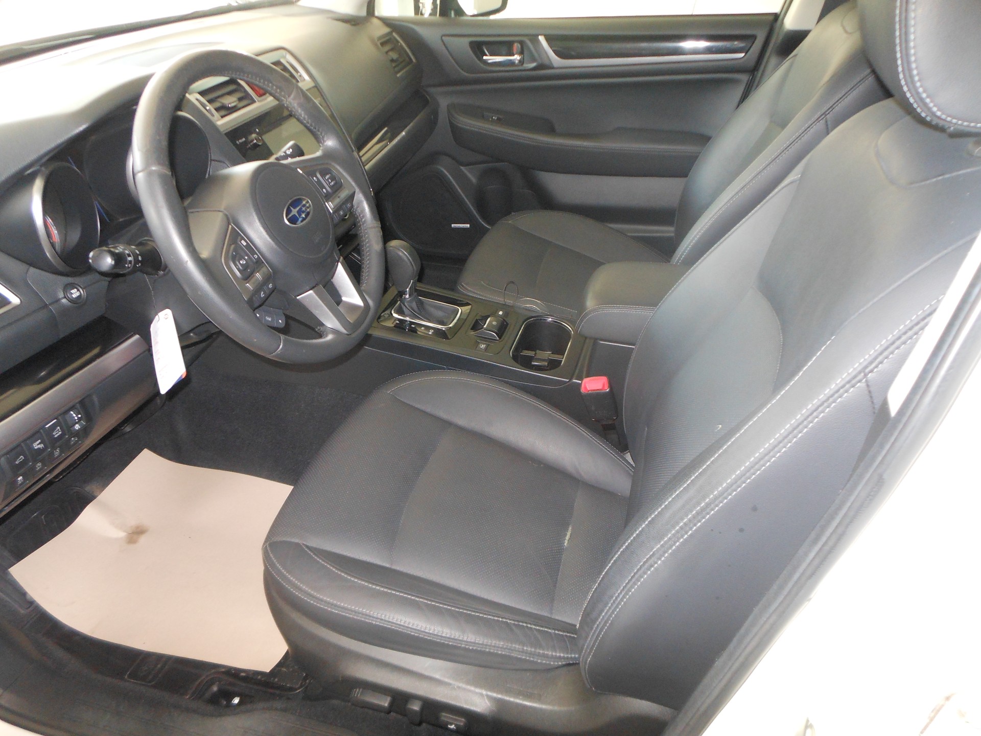 SUBARU Outback 2.5i Luxury AWD Lineartronic-image-6