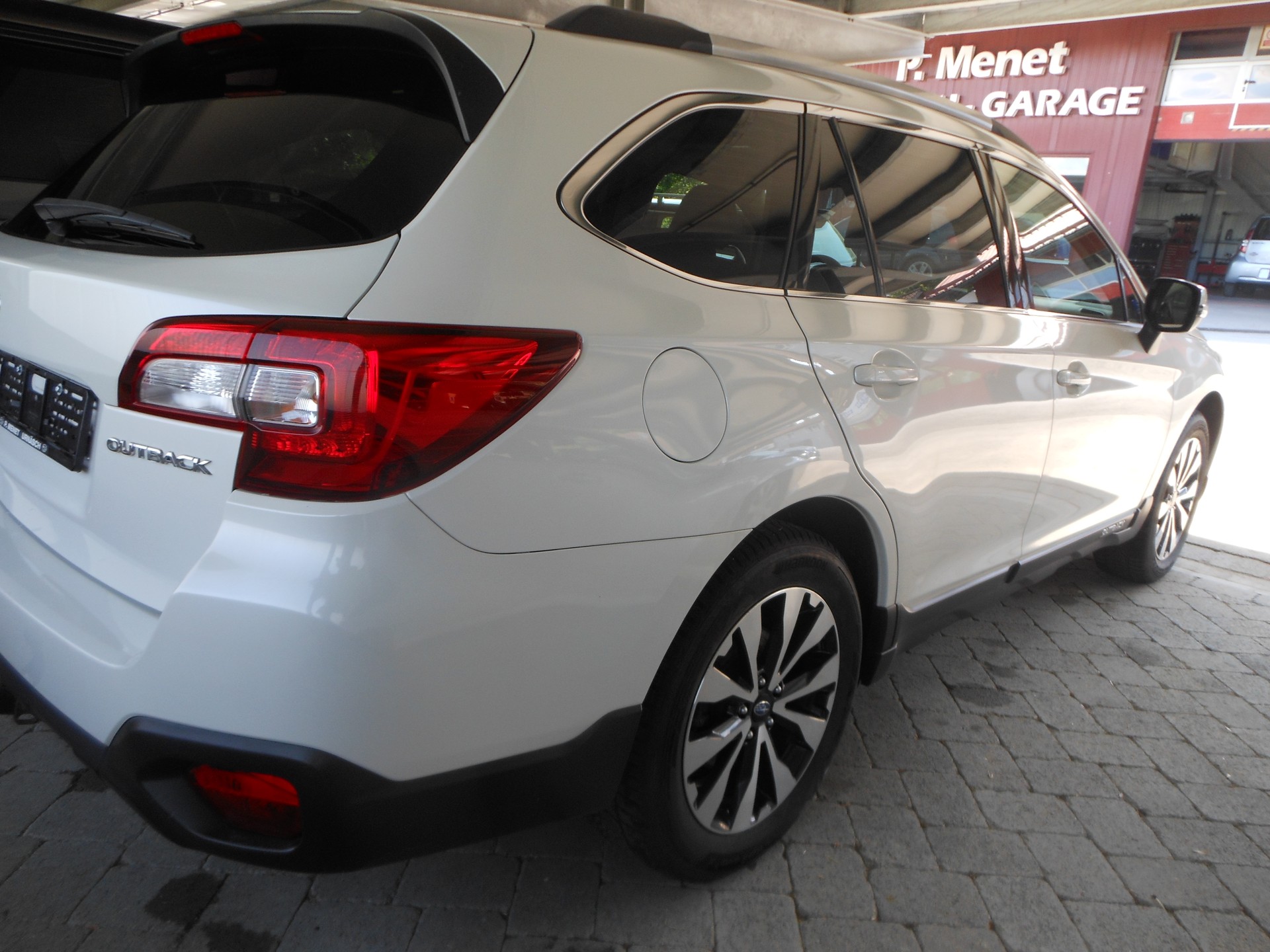 SUBARU Outback 2.5i Luxury AWD Lineartronic-image-3