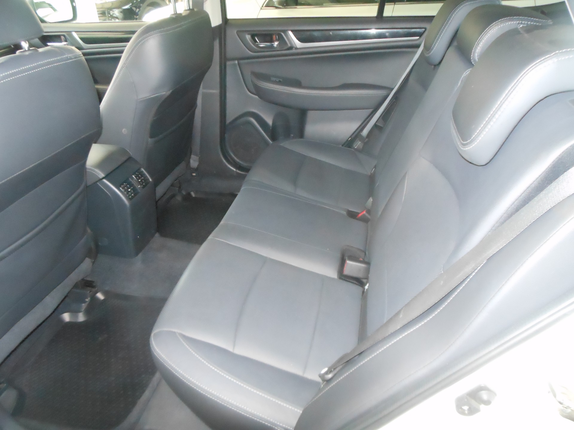 SUBARU Outback 2.5i Luxury AWD Lineartronic-image-7