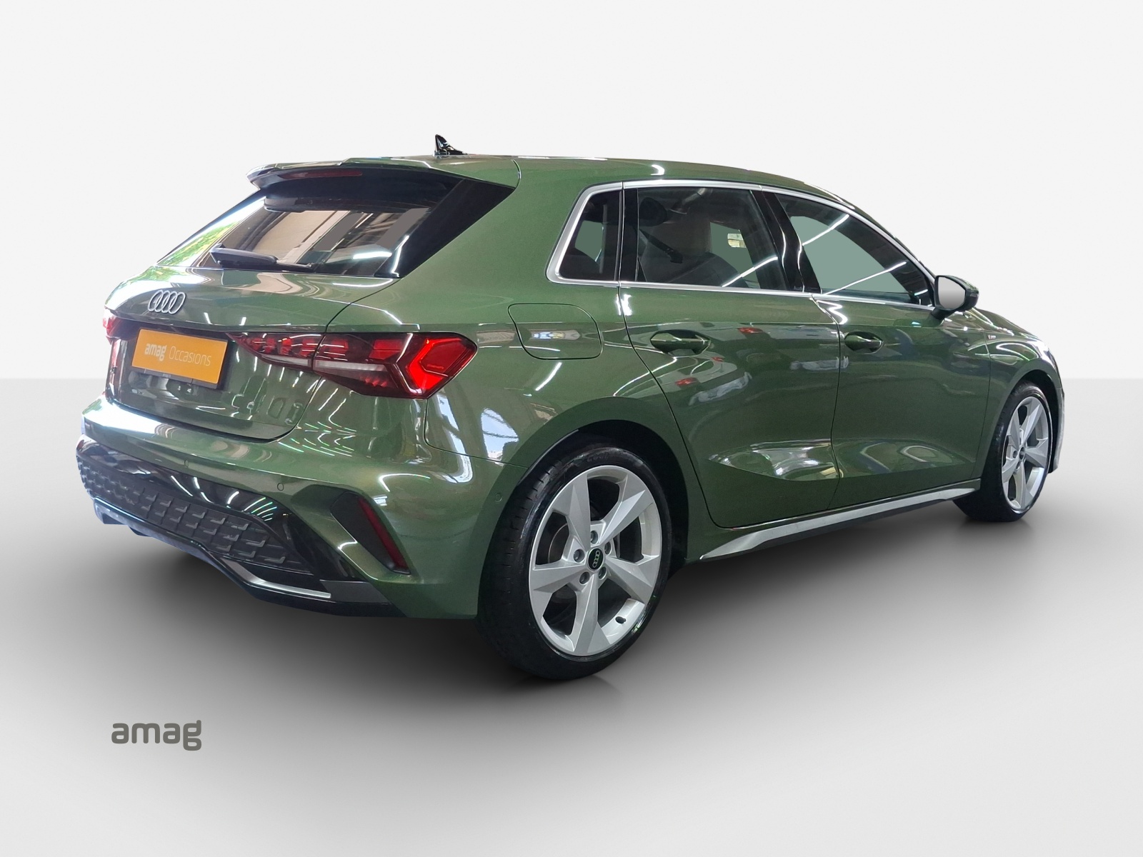 AUDI A3 Sportback TFSI 110 kW S line S tronic-image-4