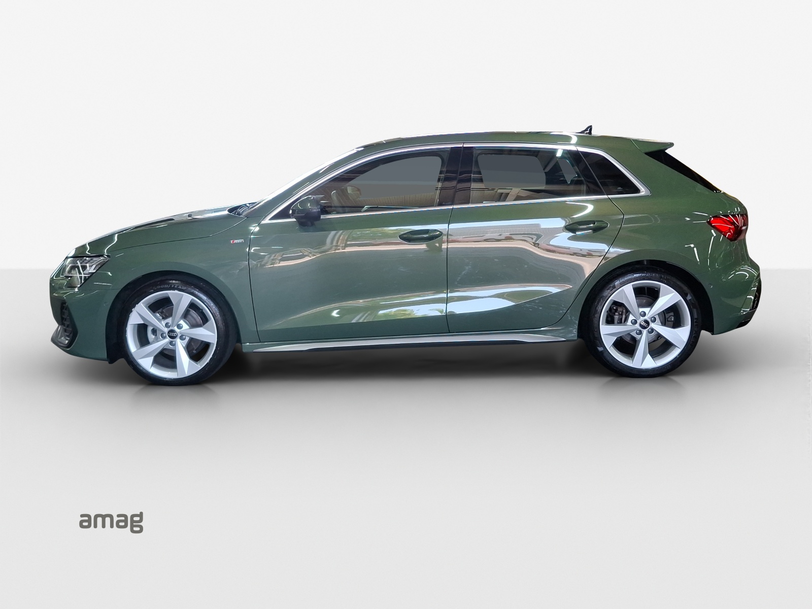 AUDI A3 Sportback TFSI 110 kW S line S tronic-image-1