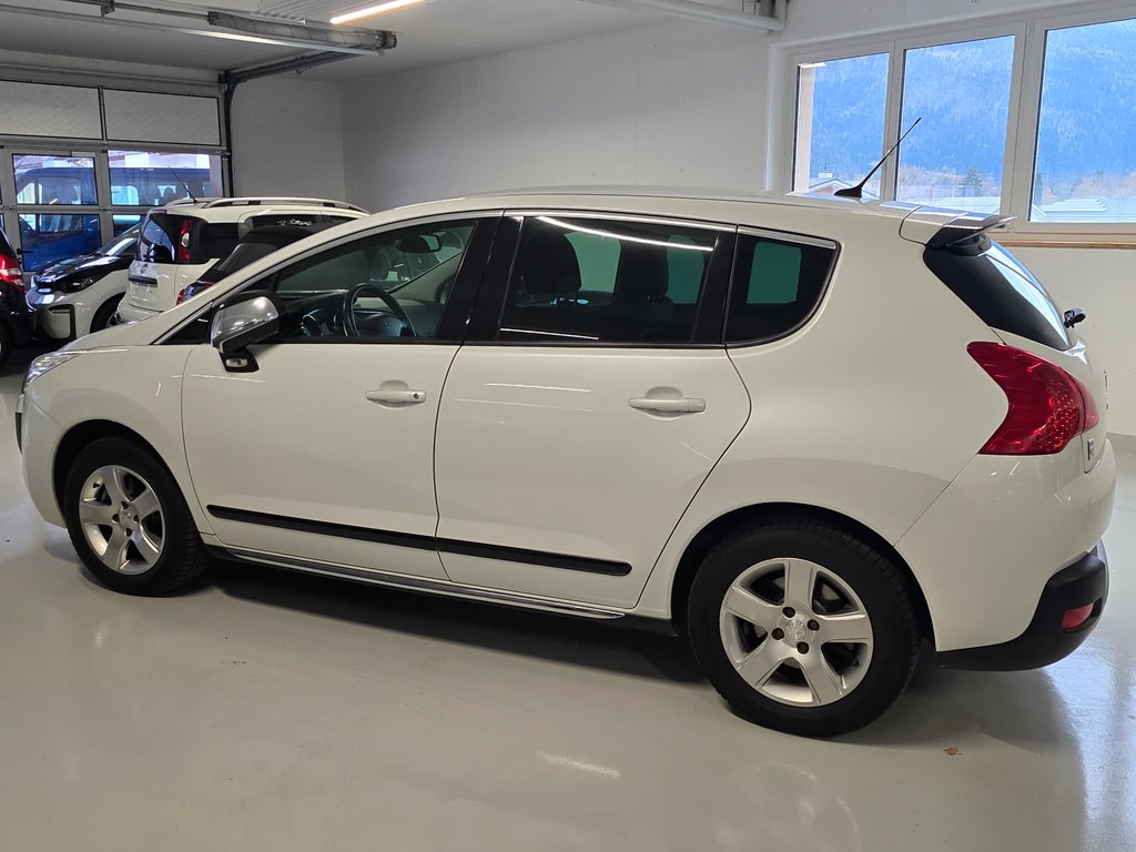 PEUGEOT 3008 HYbrid4 2.0 HDI EGS6-image-2