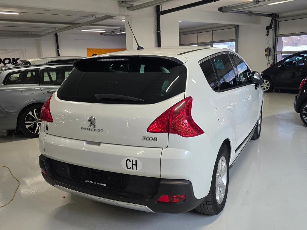 PEUGEOT 3008 HYbrid4 2.0 HDI EGS6-image-3
