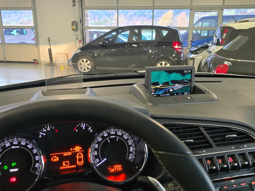 PEUGEOT 3008 HYbrid4 2.0 HDI EGS6-image-9