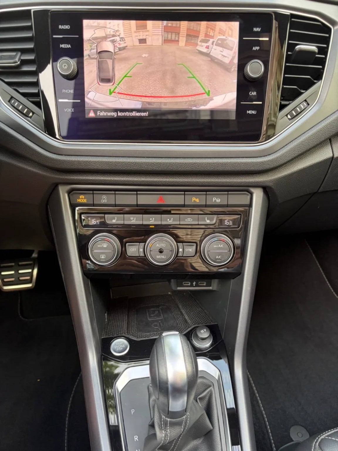 VW T-Roc Cabriolet 1.5 TSI EVO R-Line DSG-image-13
