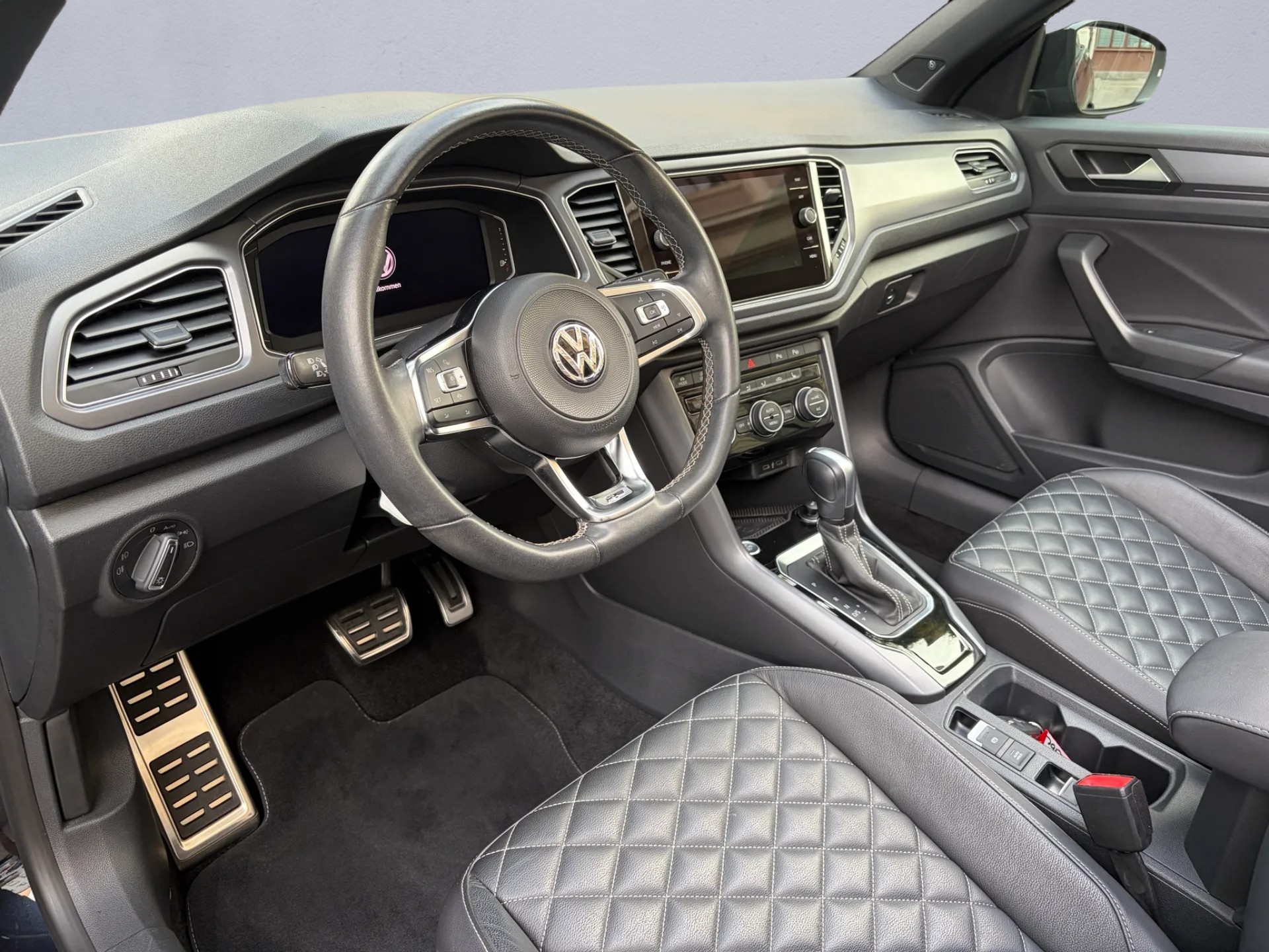 VW T-Roc Cabriolet 1.5 TSI EVO R-Line DSG-image-7