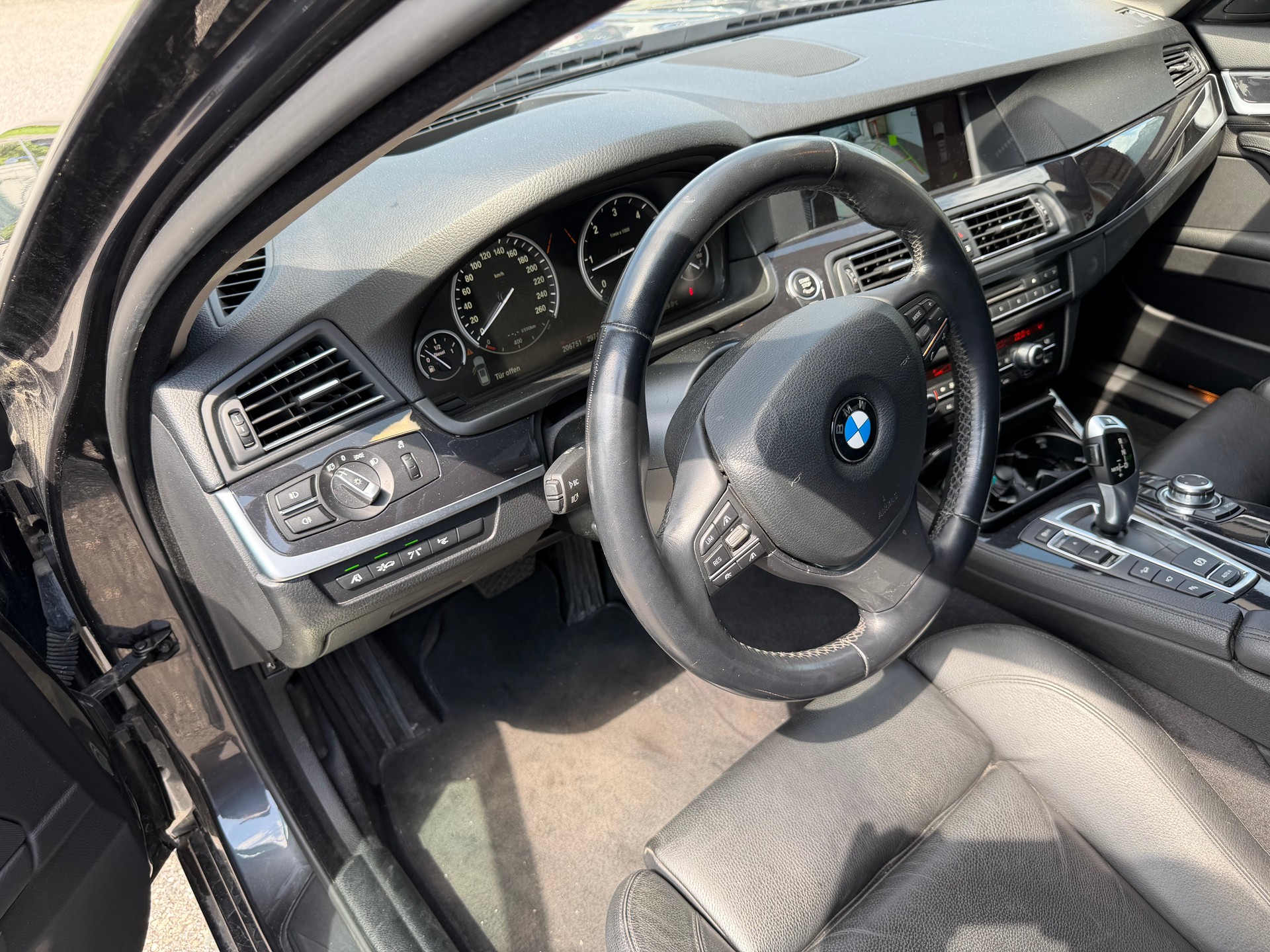 BMW 535d xDrive Touring Steptronic-image-12
