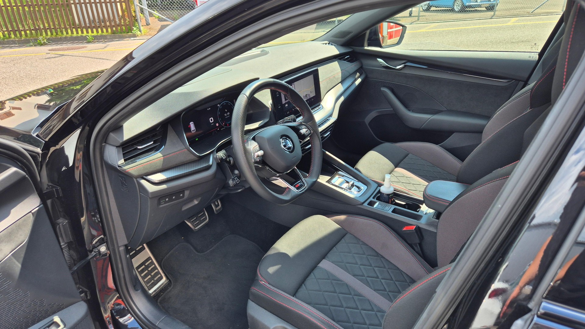 SKODA Octavia Combi 2.0 TDI RS 4x4 DSG-image-7