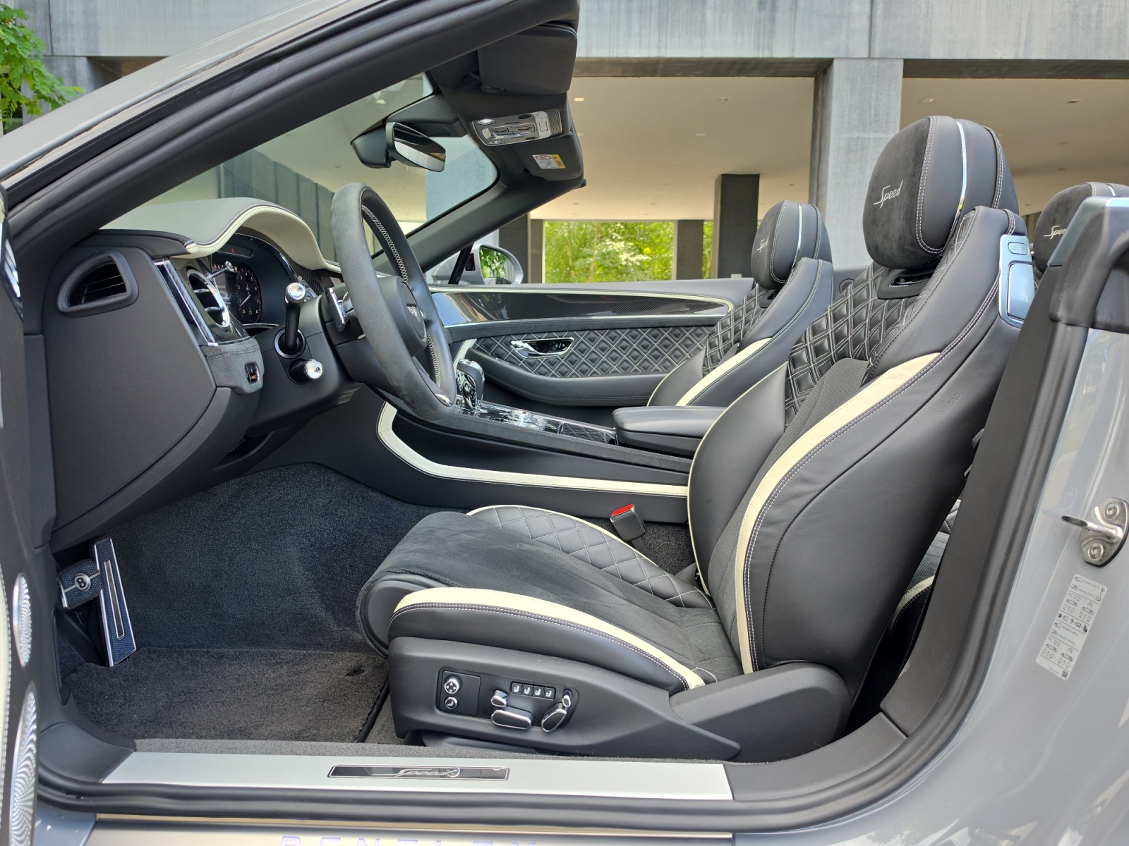 BENTLEY Continental GTC 6.0 W12 Speed mit Vollausstattung!-image-3