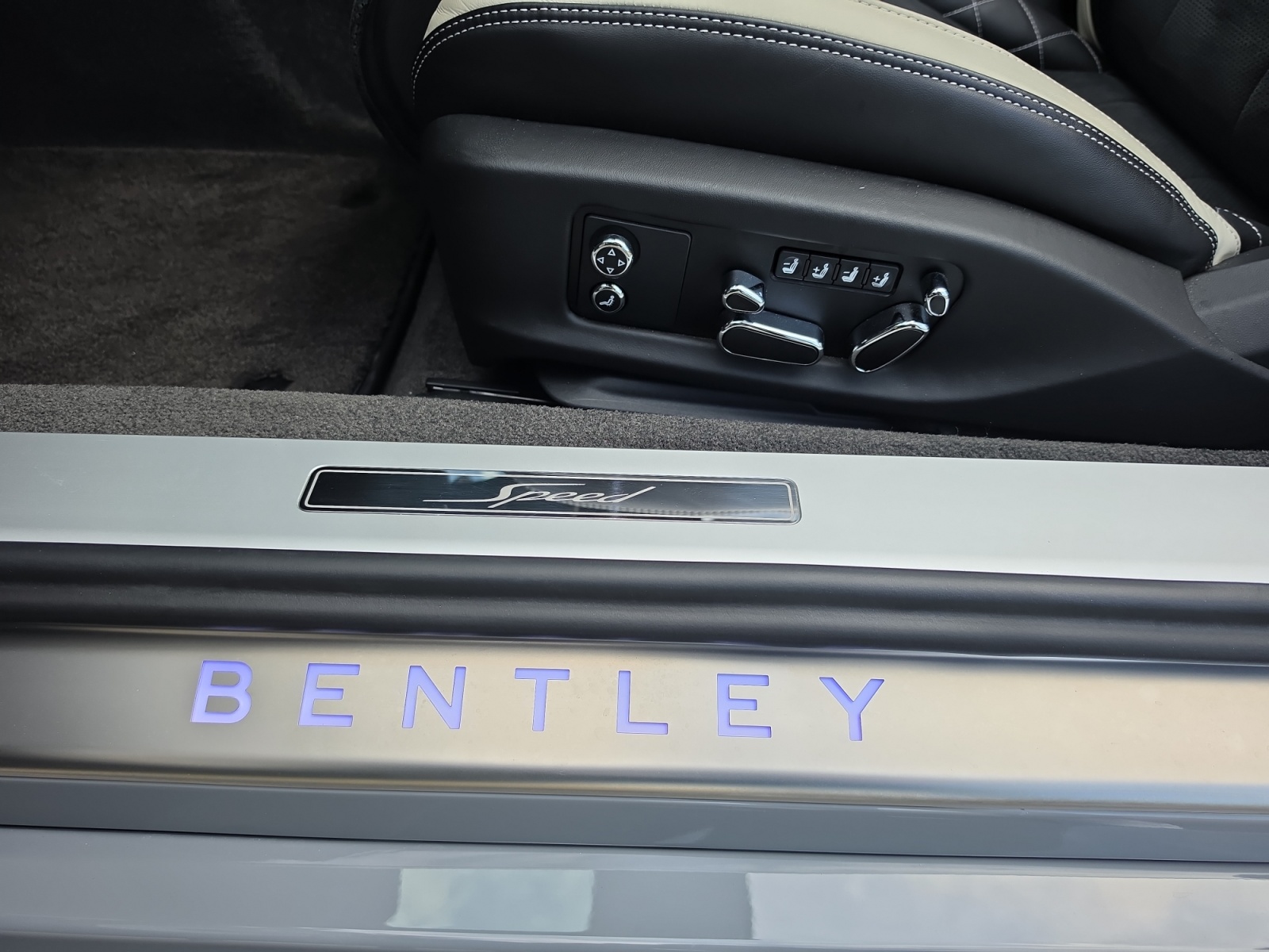 BENTLEY Continental GTC 6.0 W12 Speed mit Vollausstattung!-image-15