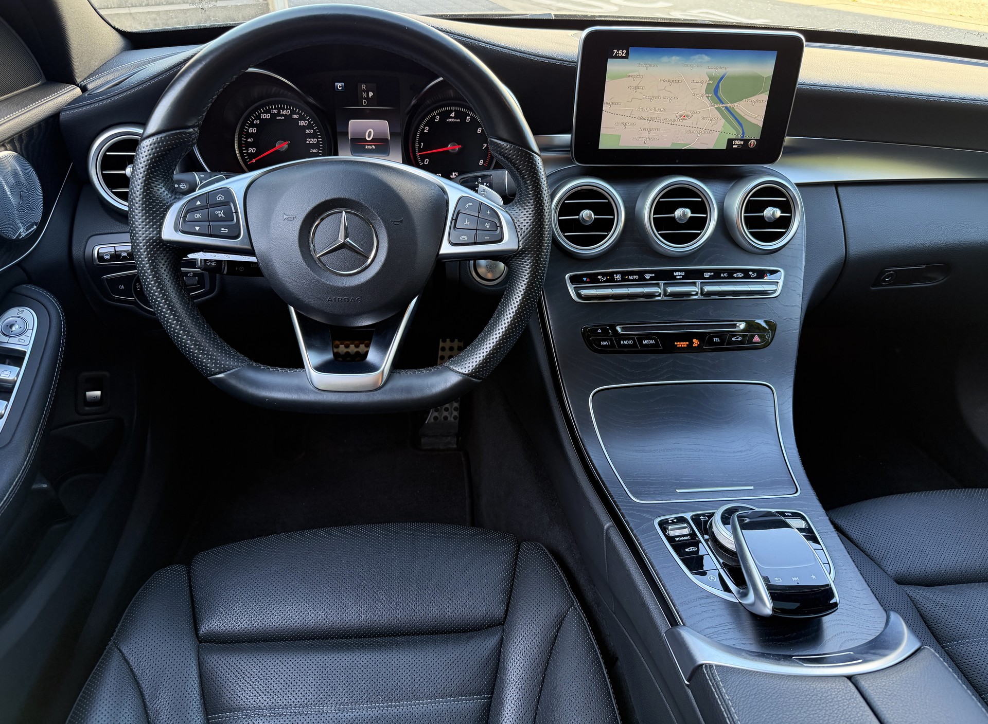 MERCEDES-BENZ C 400 AMG Line 4Matic 9G-Tronic-image-13