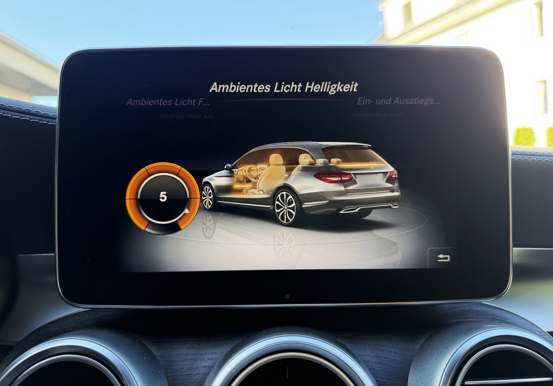 MERCEDES-BENZ C 400 AMG Line 4Matic 9G-Tronic-image-17
