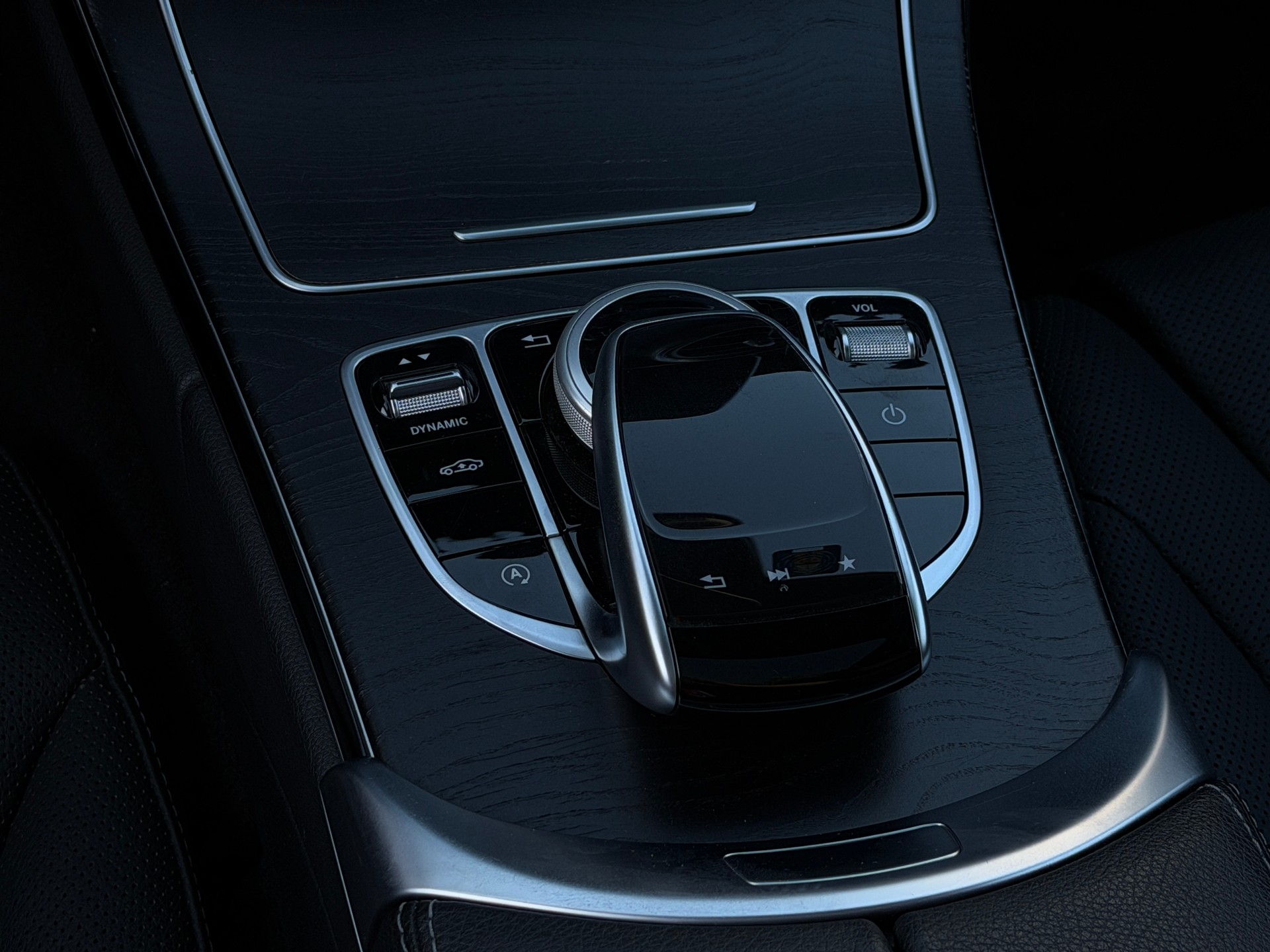 MERCEDES-BENZ C 400 AMG Line 4Matic 9G-Tronic-image-21