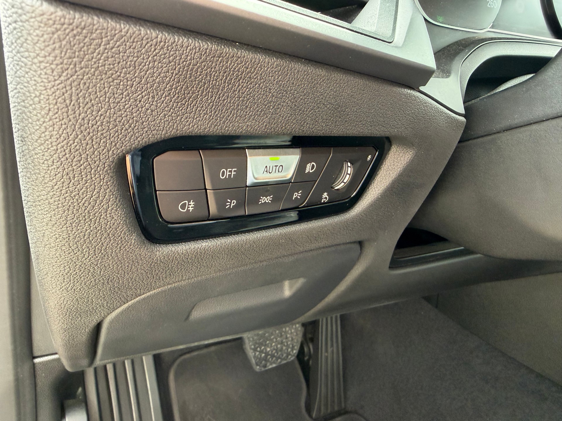 BMW 220i-image-9