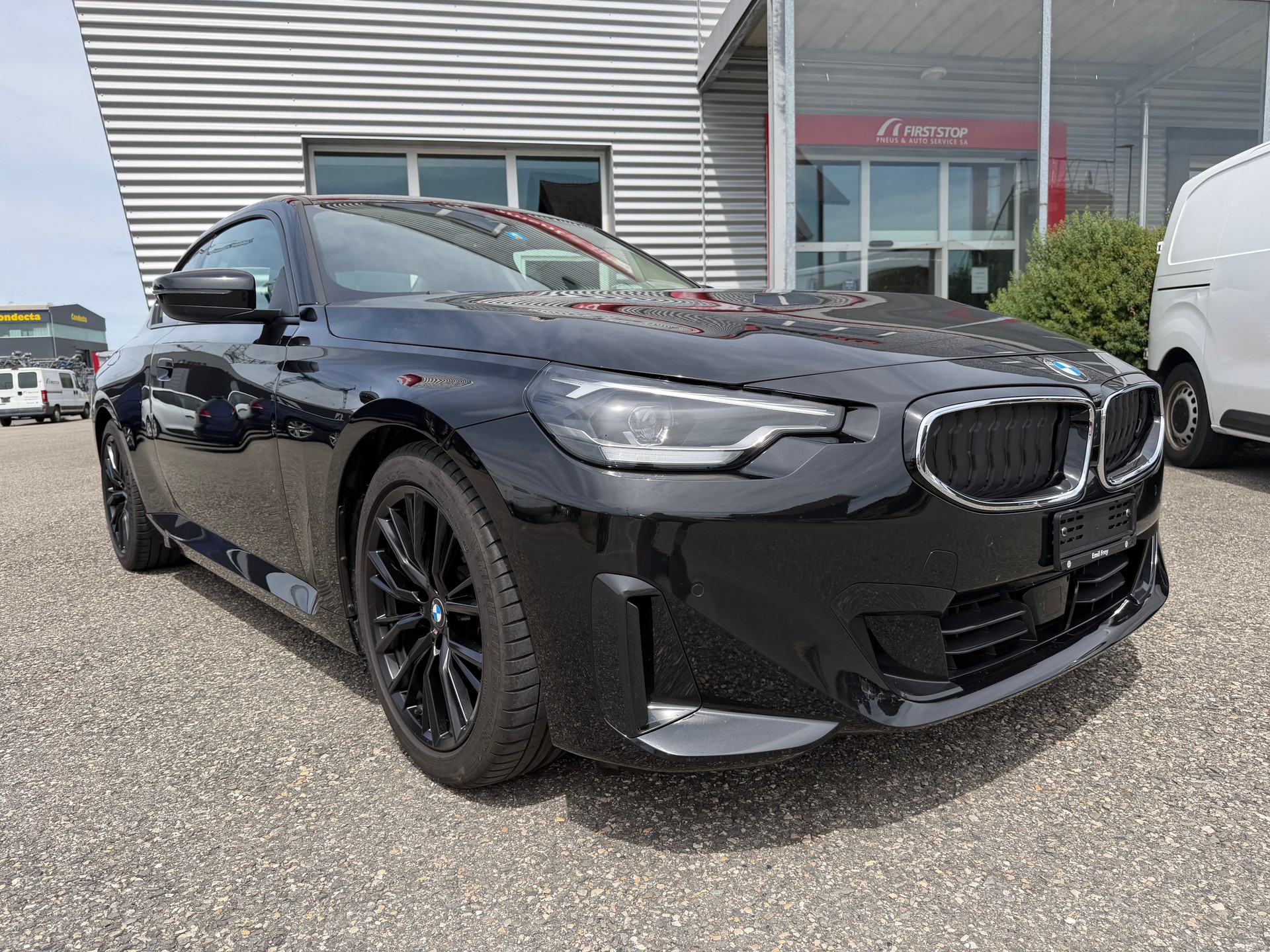 BMW 220i-image-0