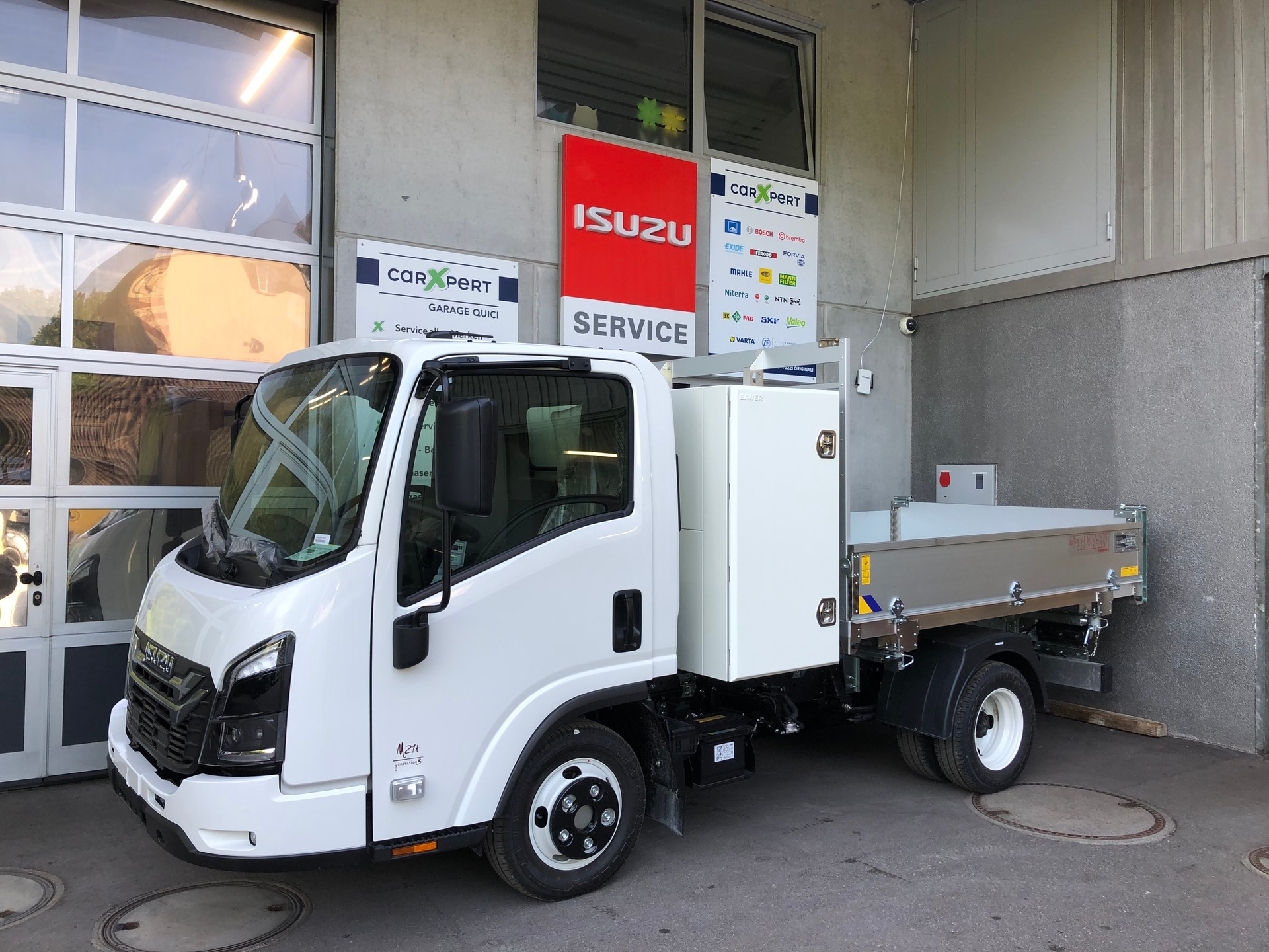 ISUZU M21 T E Box und Kipper-image-1
