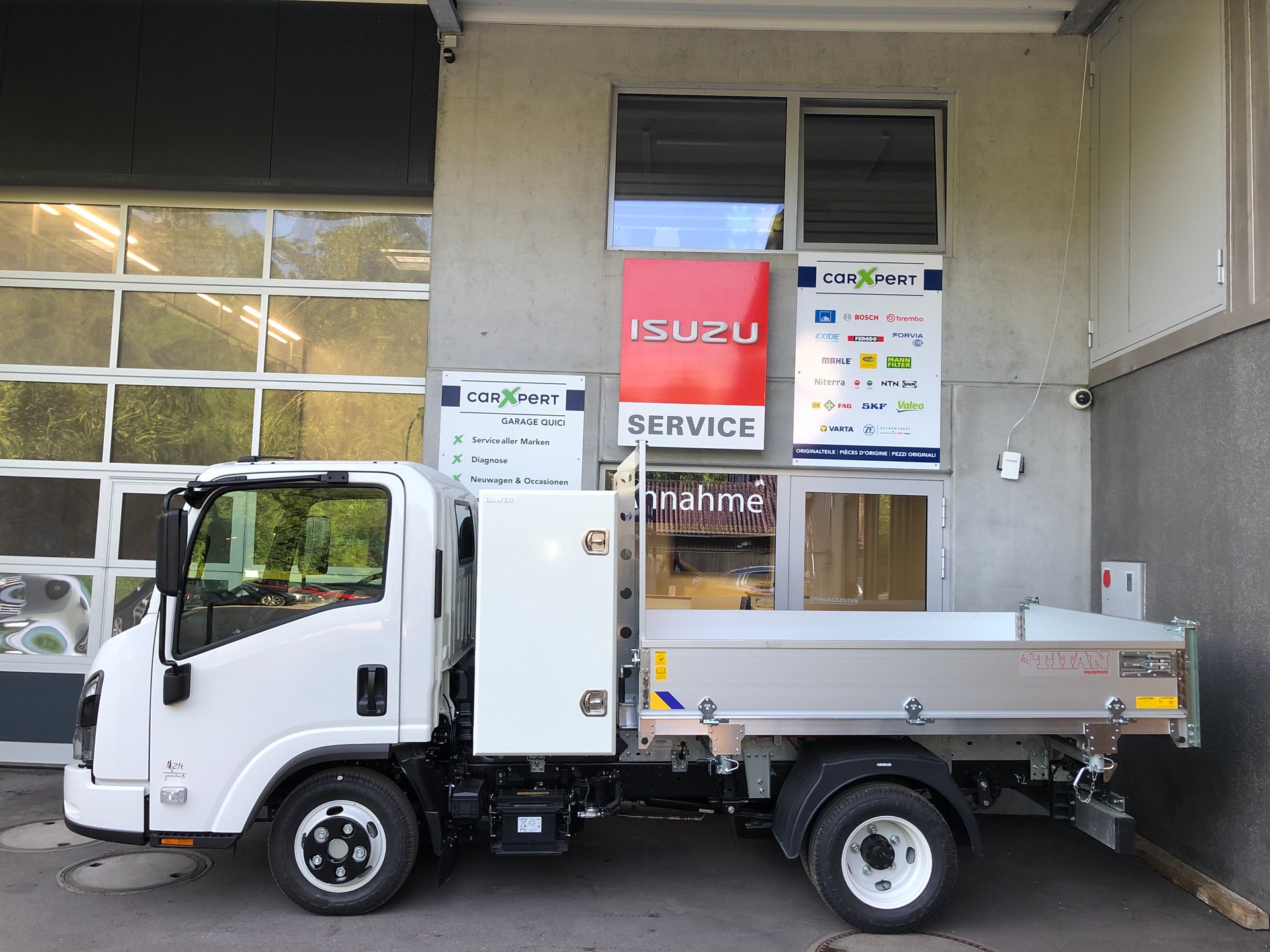 ISUZU M21 T E Box und Kipper-image-0