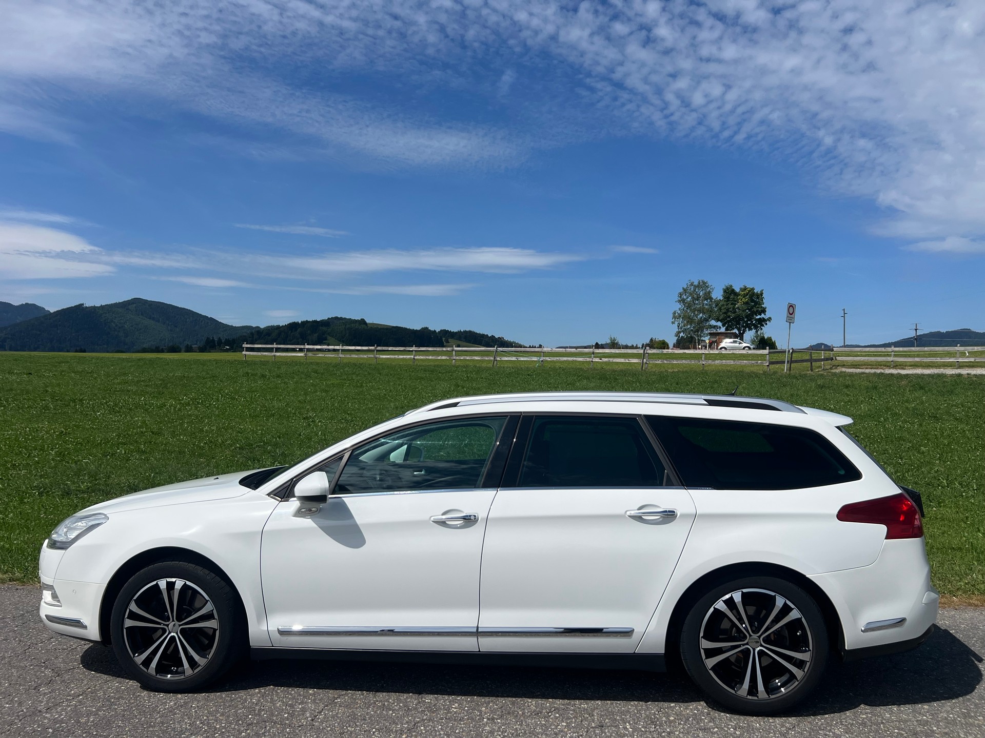 CITROEN C5 Tourer 3.0 HDi V6 Exclusive Automatic-image-2