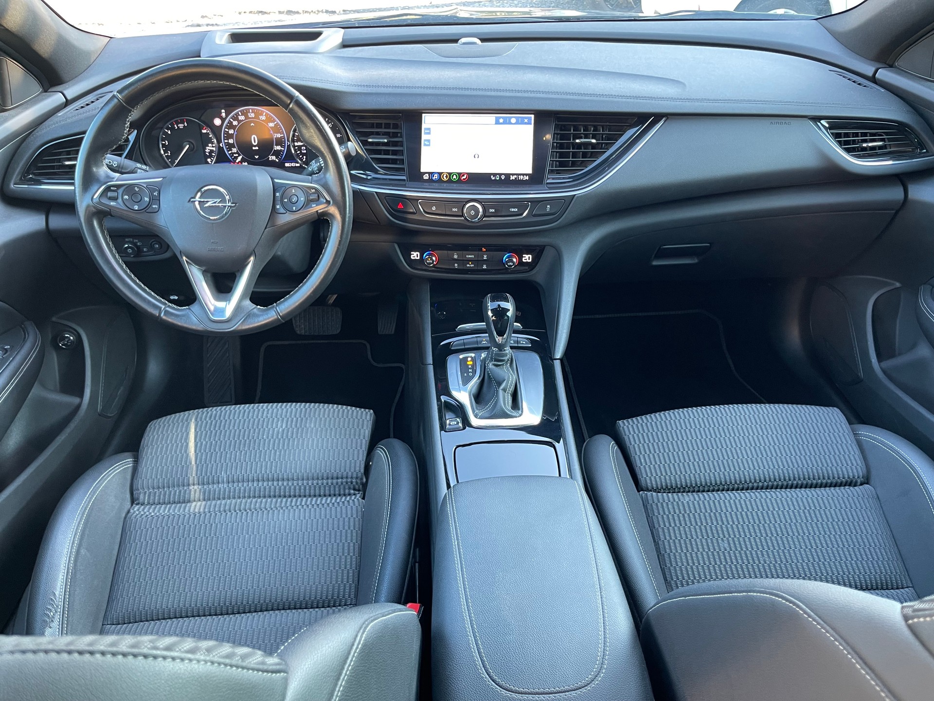 OPEL Insignia 2.0 CDTI Sports Tourer Ultimate Automatic-image-10